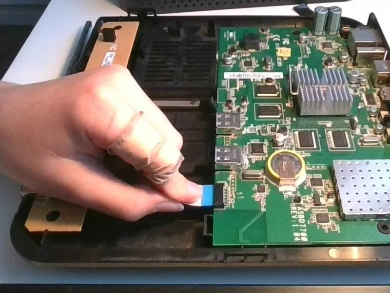 2010 Telstra t-box Teardown, извлечение ИК-датчика's board: step 6, image 1 of 3