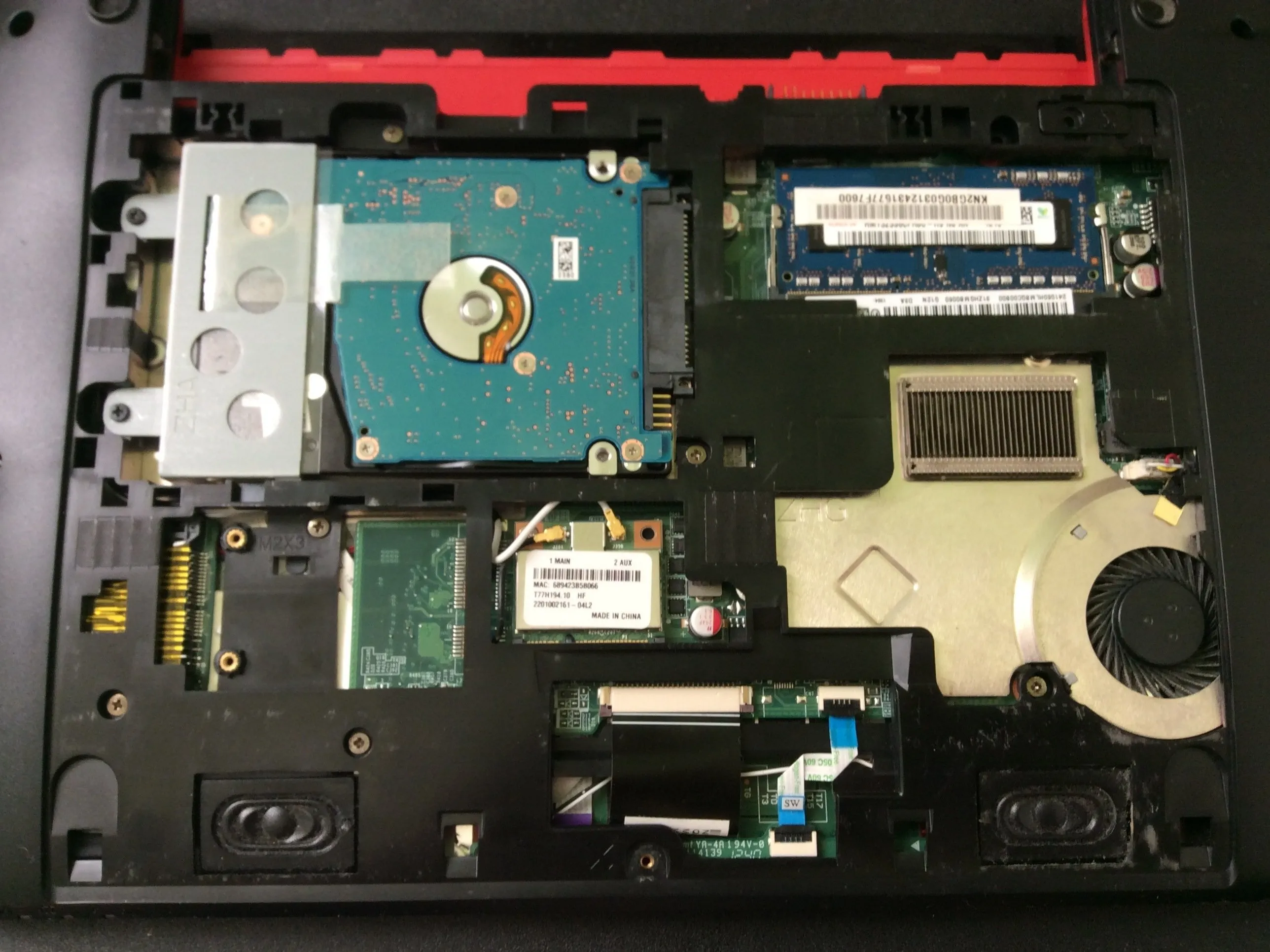 acer aspire one 725 Teardown, Разборка ноутбука: шаг 3, изображение 3 из 3