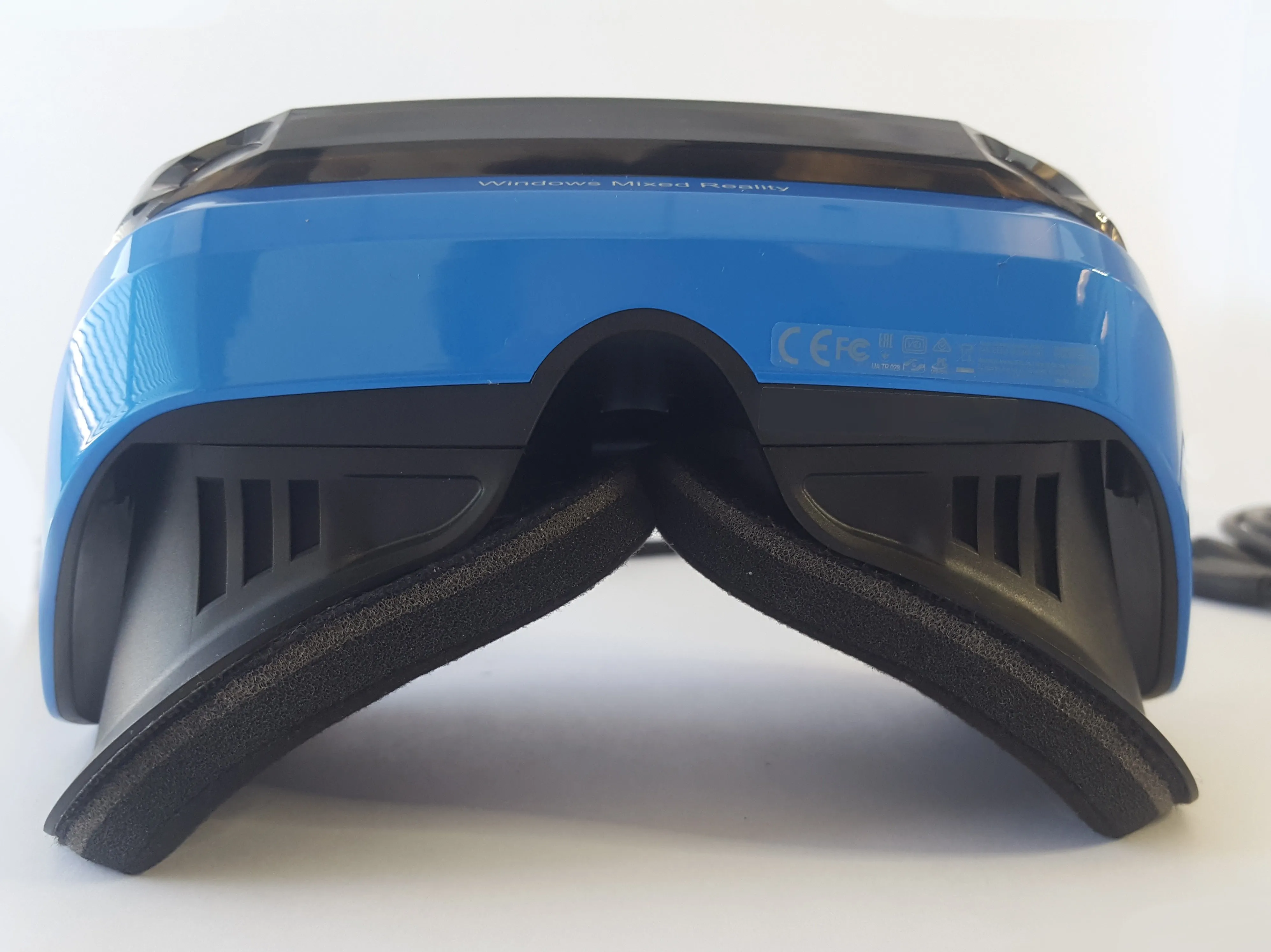 Acer Windows Mixed Reality Headset Developer Edition Teardown, Remove Nose Clip and Foam: шаг 2, изображение 1 из 3