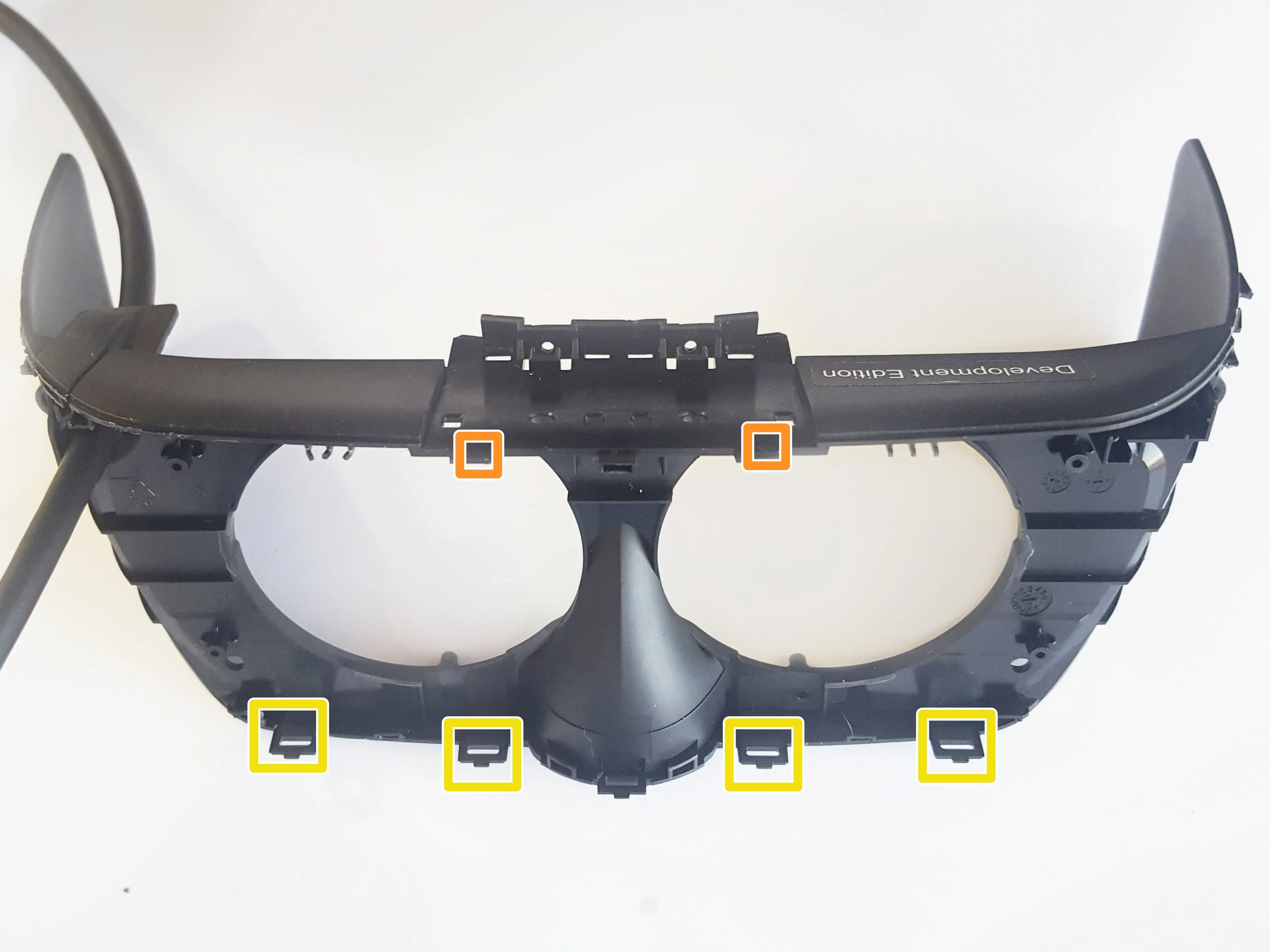 Acer Windows Mixed Reality Headset Developer Edition Teardown, снятие задней крышки: шаг 6, изображение 2 из 3