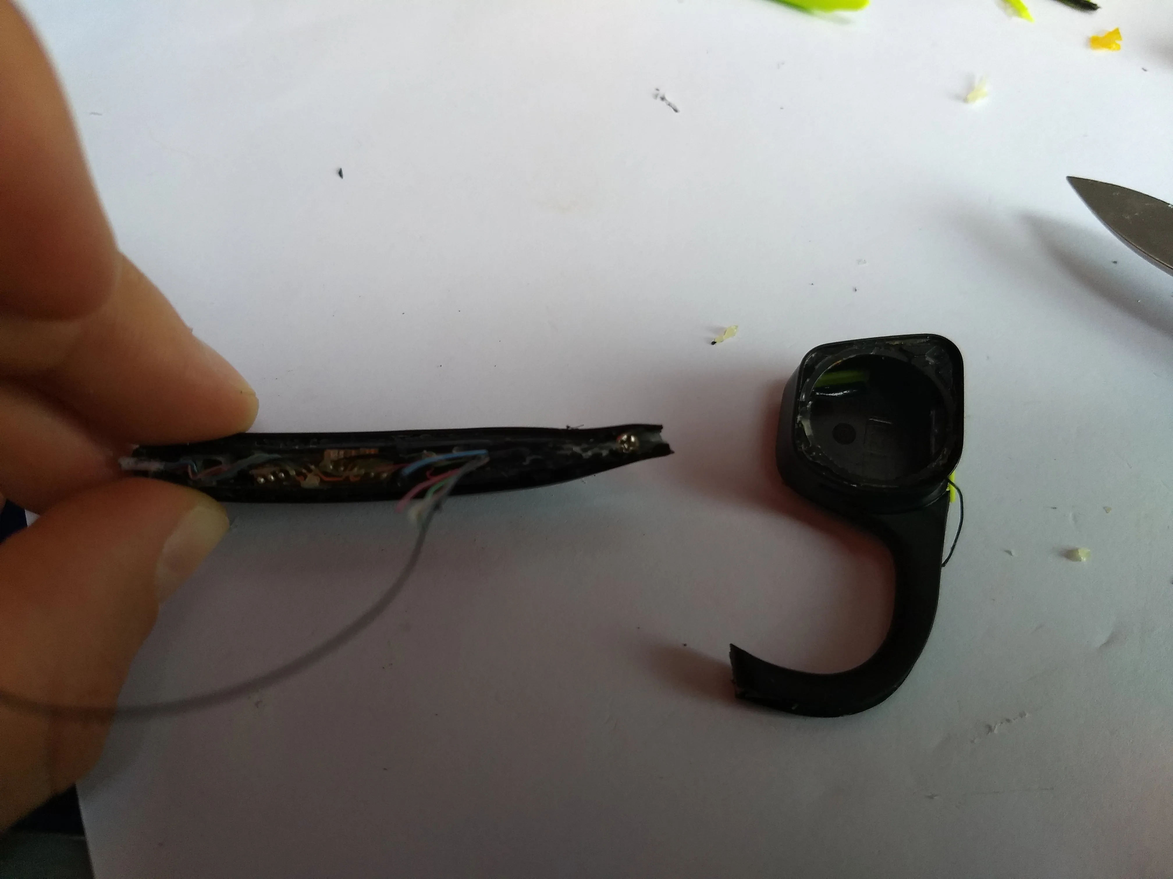 Aftershokz Trekz Titanium Teardown, правые внутренние части кузова: шаг 11, изображение 2 из 2