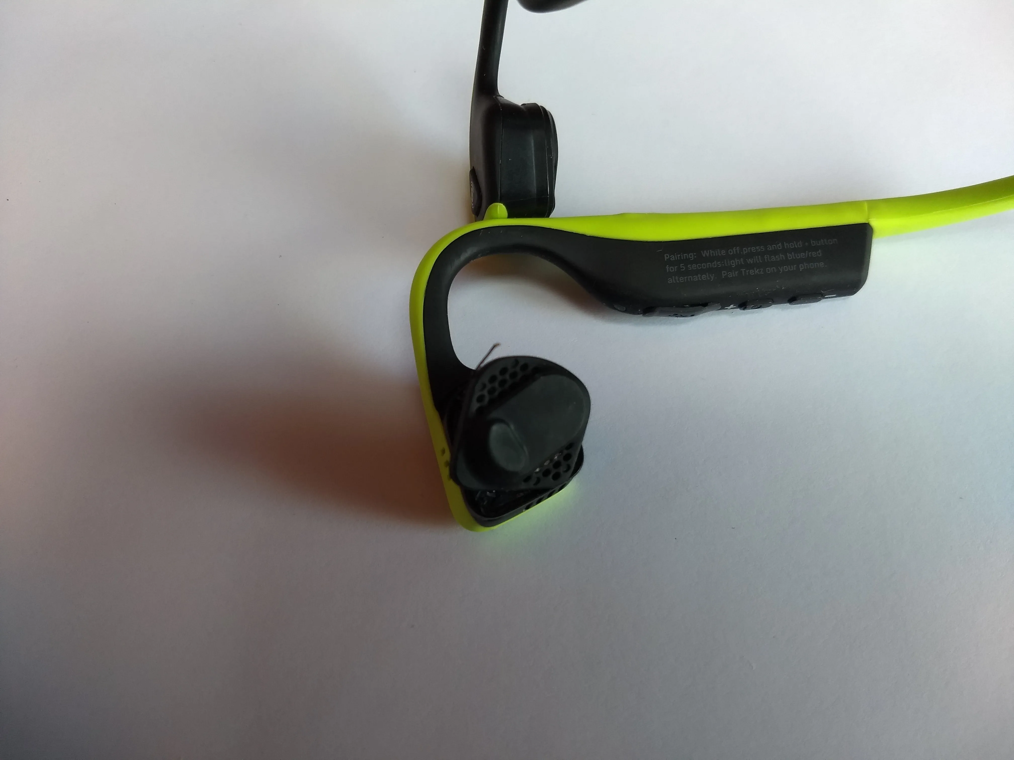 Aftershokz Trekz Titanium Teardown, правый наушник: шаг 2, изображение 1 из 3