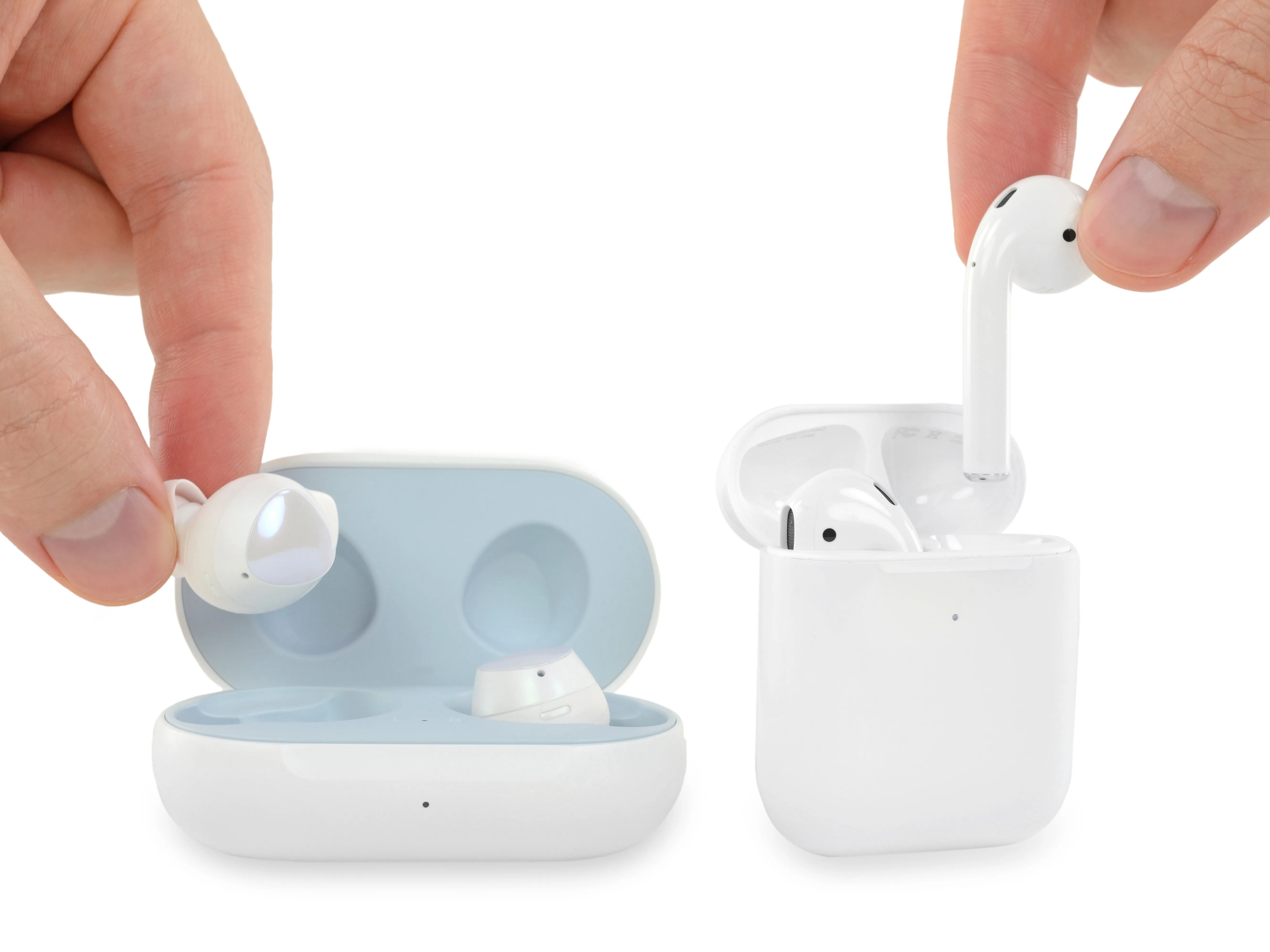 Разборка AirPods 2: шаг 3, изображение 1 из 3