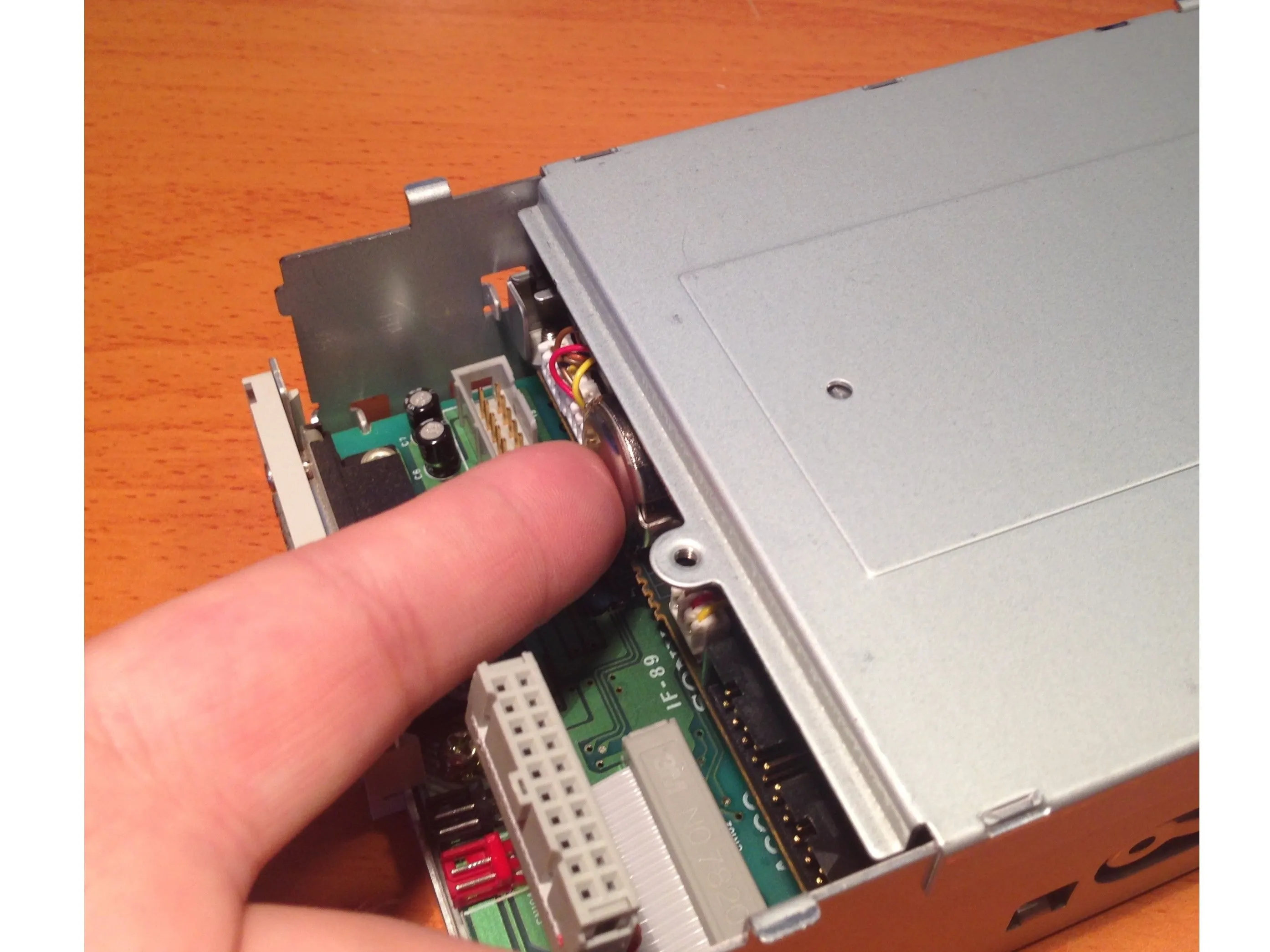 Apple 3.5 Drive External Floppy Drive Teardown, Removing the Floppy Mechanism from the Chassis: step 9, image 1 of 3