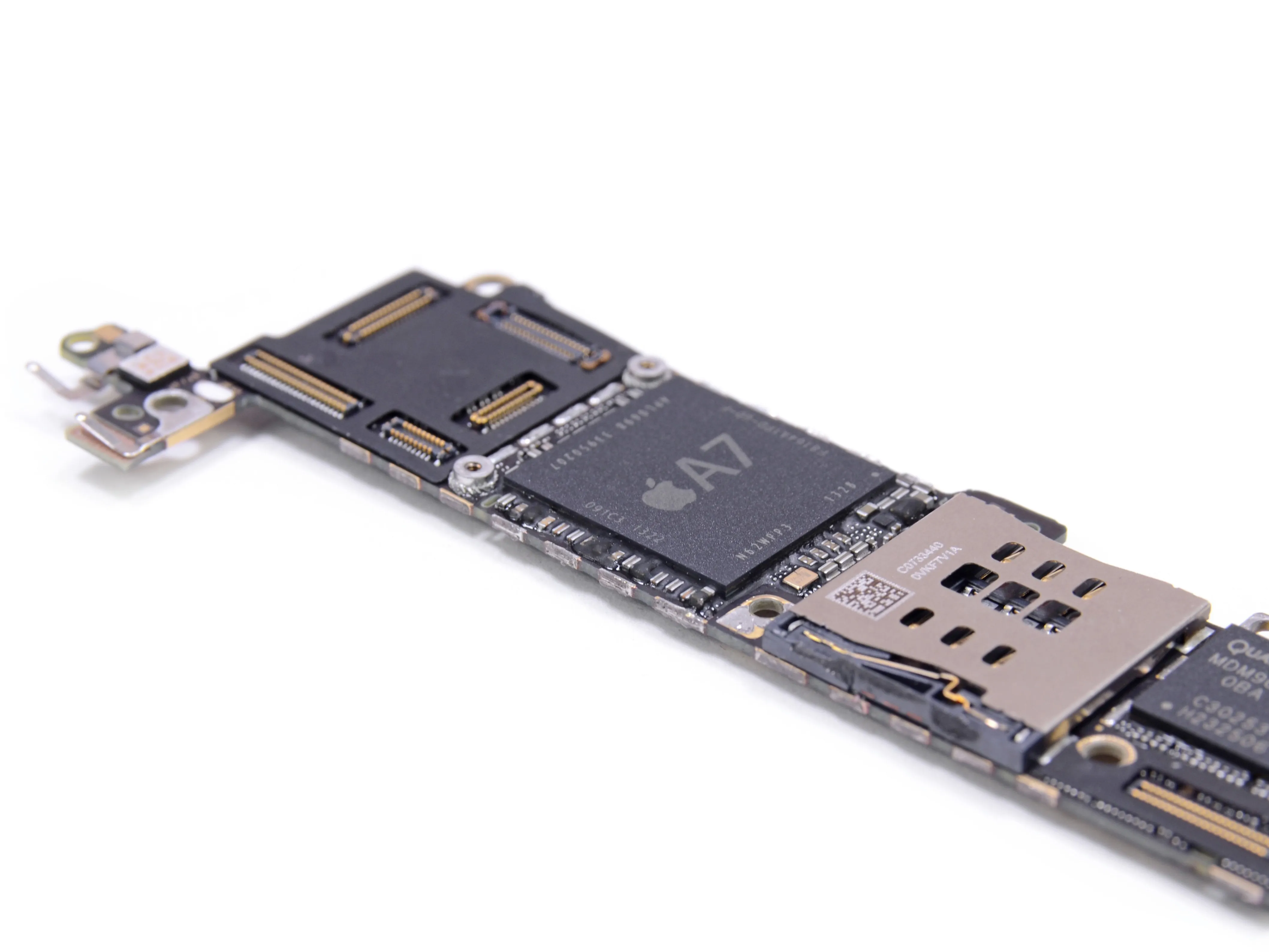 Apple A7 Teardown, процессор A7: шаг 4, изображение 1 из 2