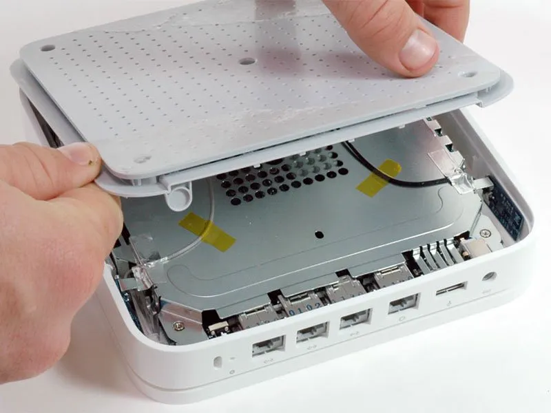 Apple AirPort Extreme Model A1143 Teardown: шаг 8, изображение 1 из 1