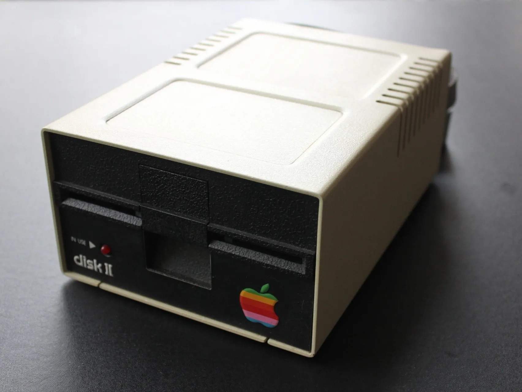 Разборка подсистемы гибких дисков и оптического привода Apple Disk II