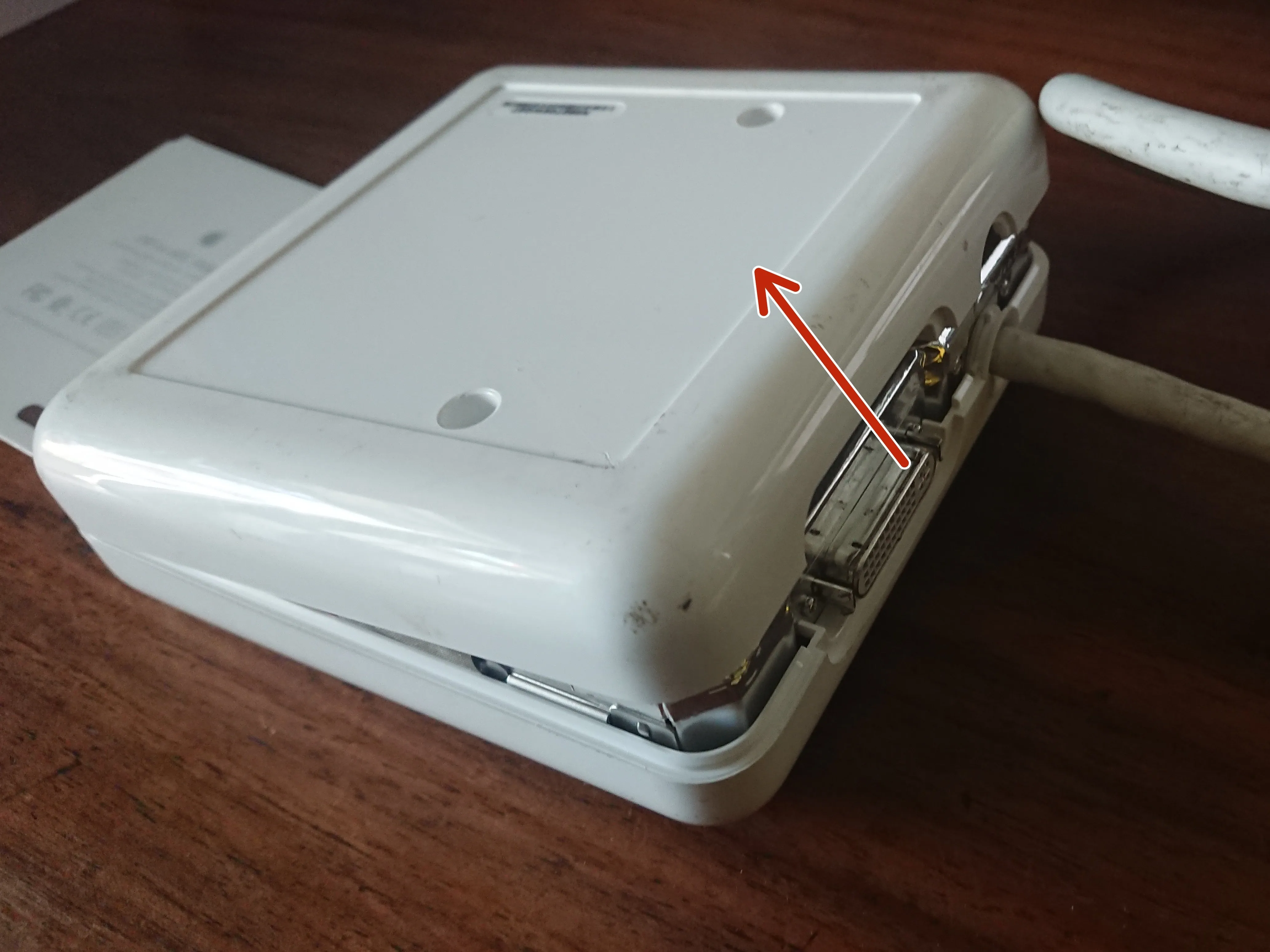 Apple DVI to ADC Adapter Teardown, Bust the Plastic Housing Open: step 2, image 1 of 3