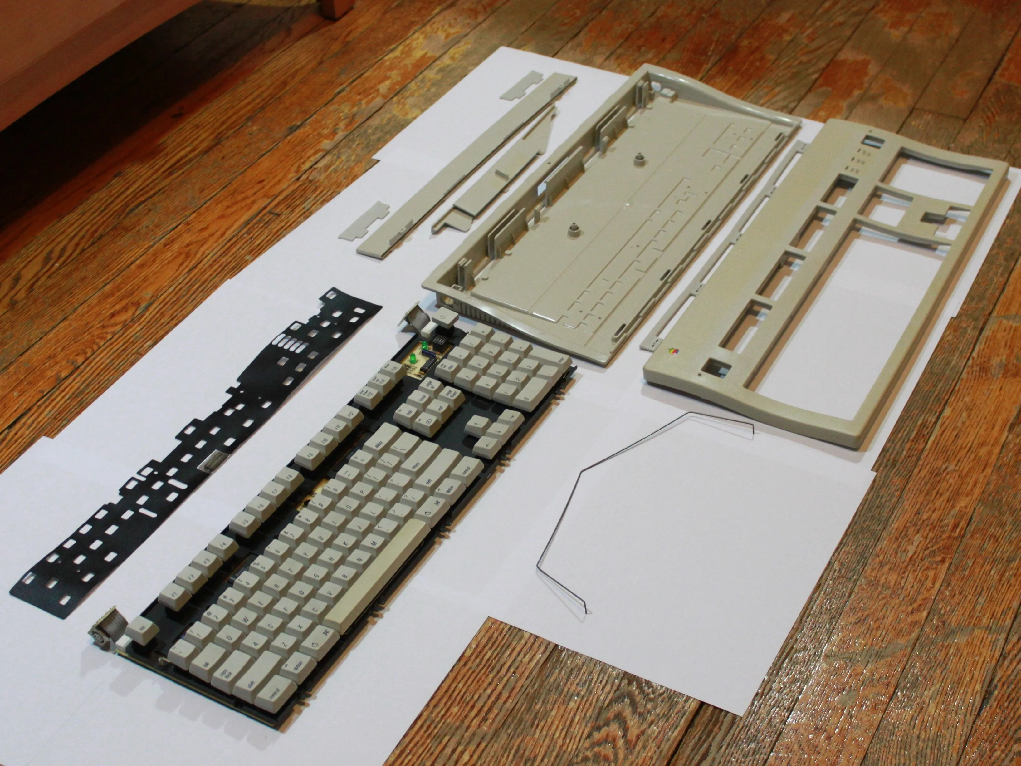 Apple Extended Keyboard II Teardown: шаг 12, изображение 2 из 3