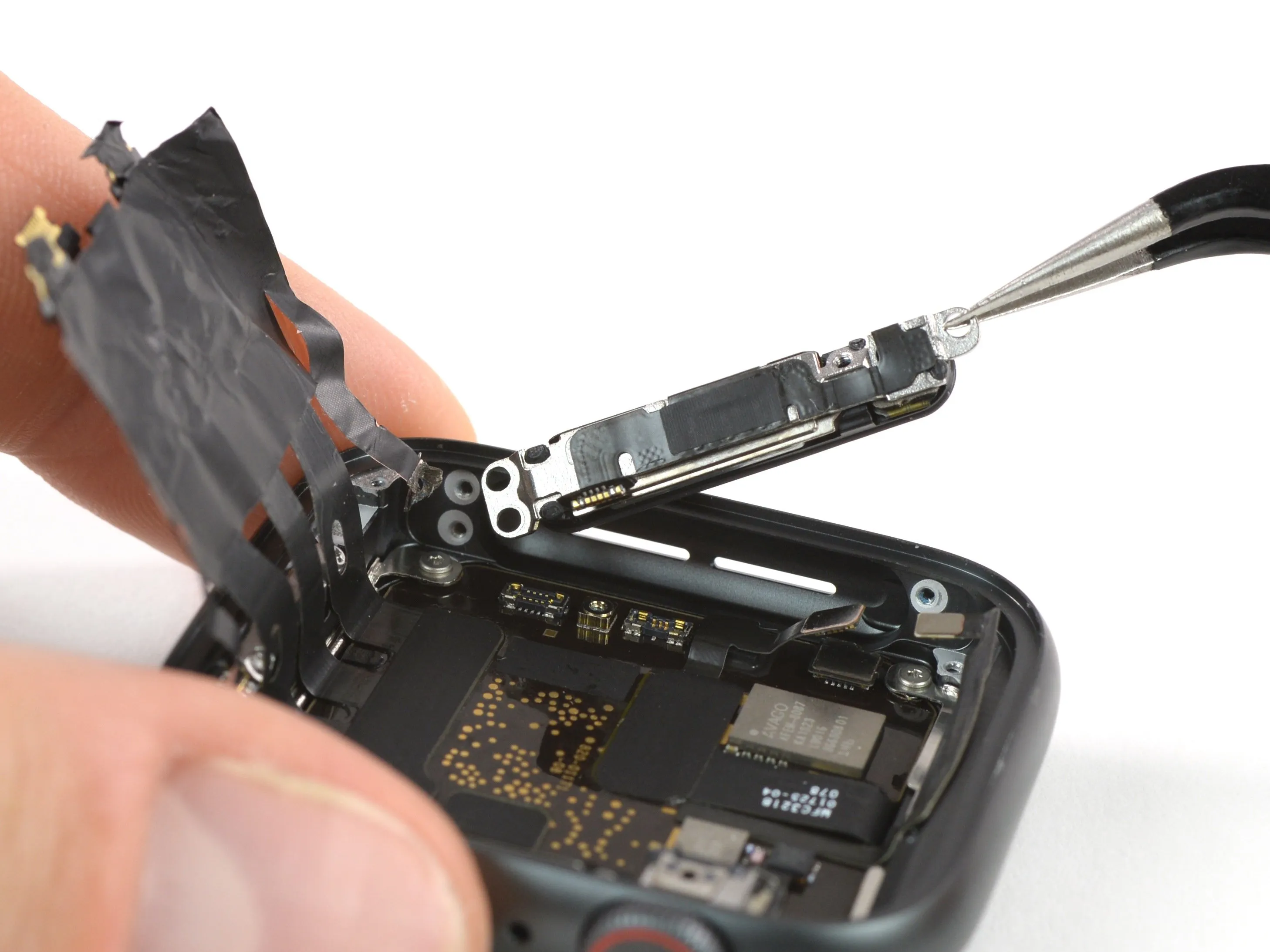 Apple Watch Series 4 Teardown: шаг 10, изображение 1 из 2