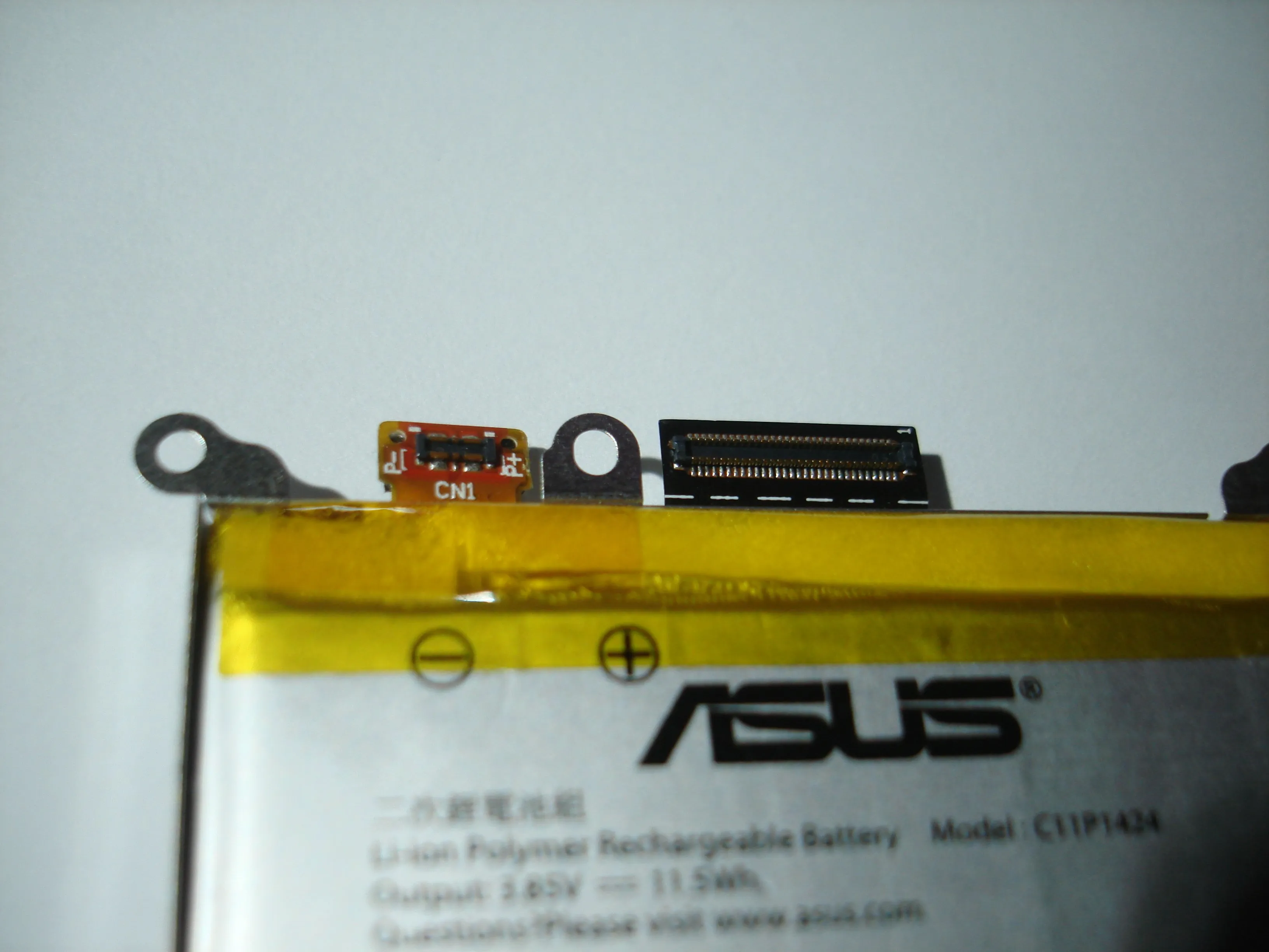 Asus Zenfone 2 Teardown, информация об аккумуляторе: шаг 4, изображение 2 из 3