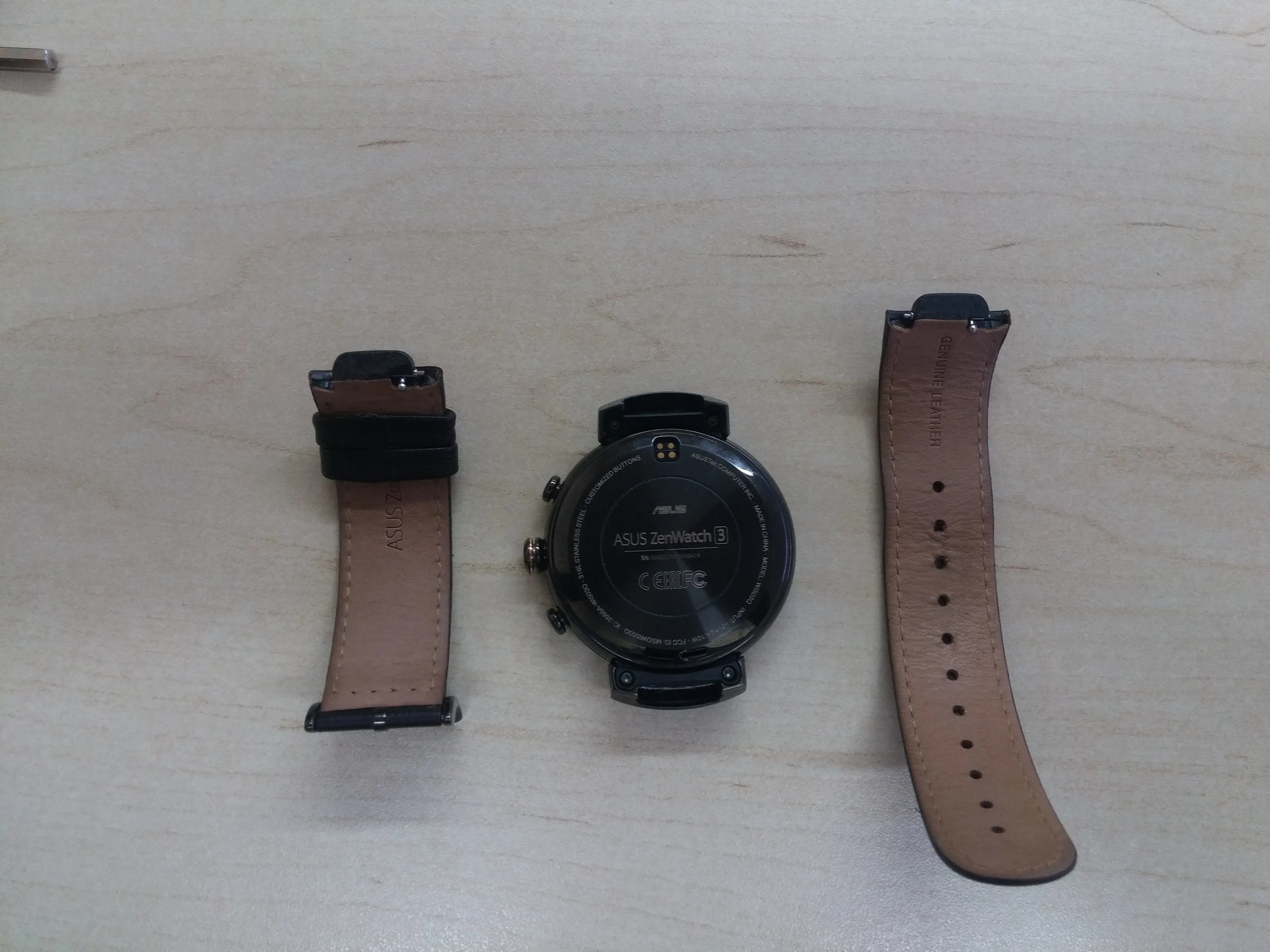 Asus ZenWatch 3 Teardown, извлечение ремешка: шаг 2, изображение 2 из 2