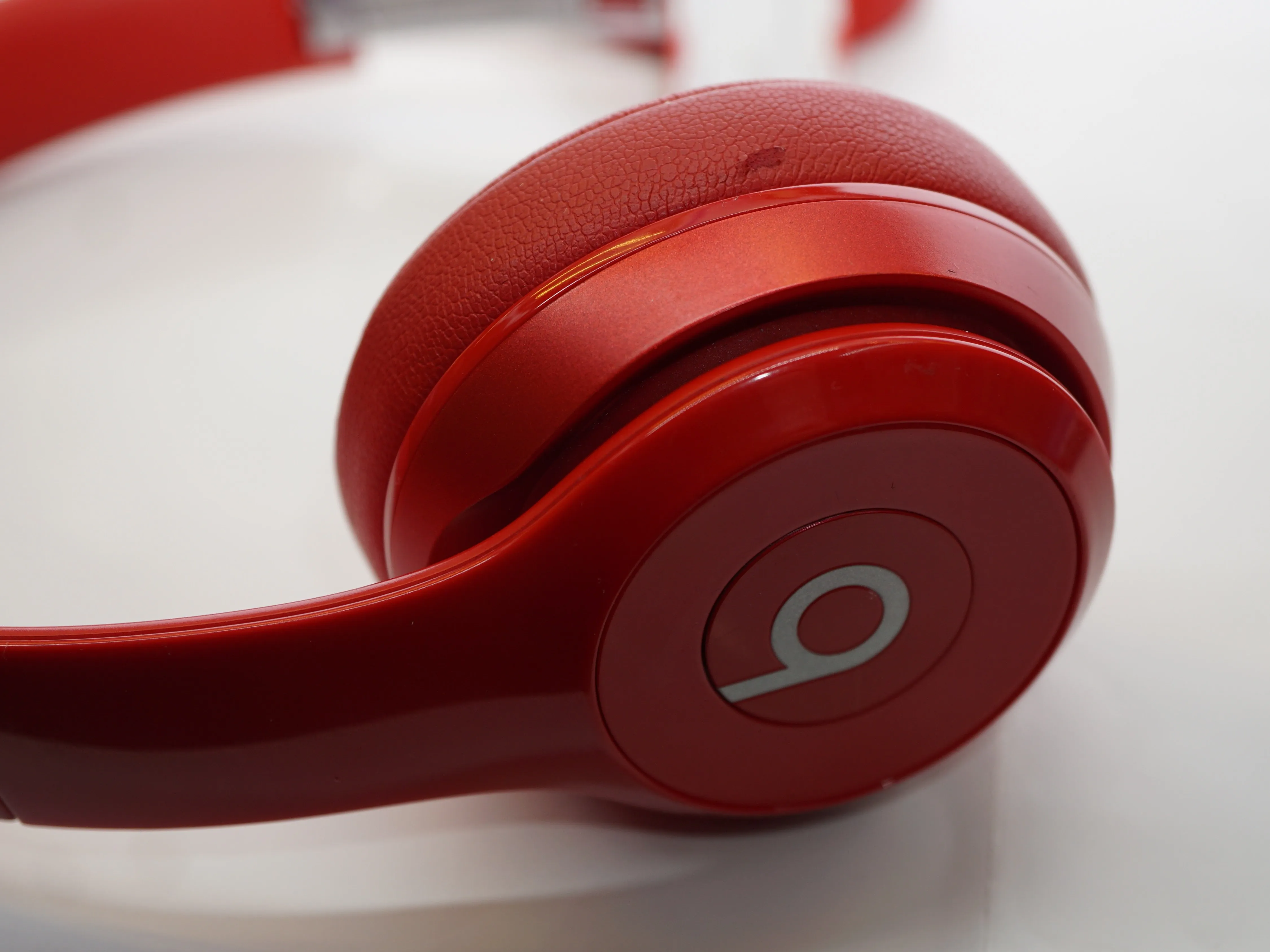 Beats Solo 2 Wireless Teardown, открываем правую сторону: шаг 6, изображение 1 из 2