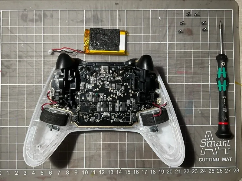 Binbok EVO Pro Controller Teardown, отсоедините батарею и моторы гула.: шаг 3, изображение 1 из 1