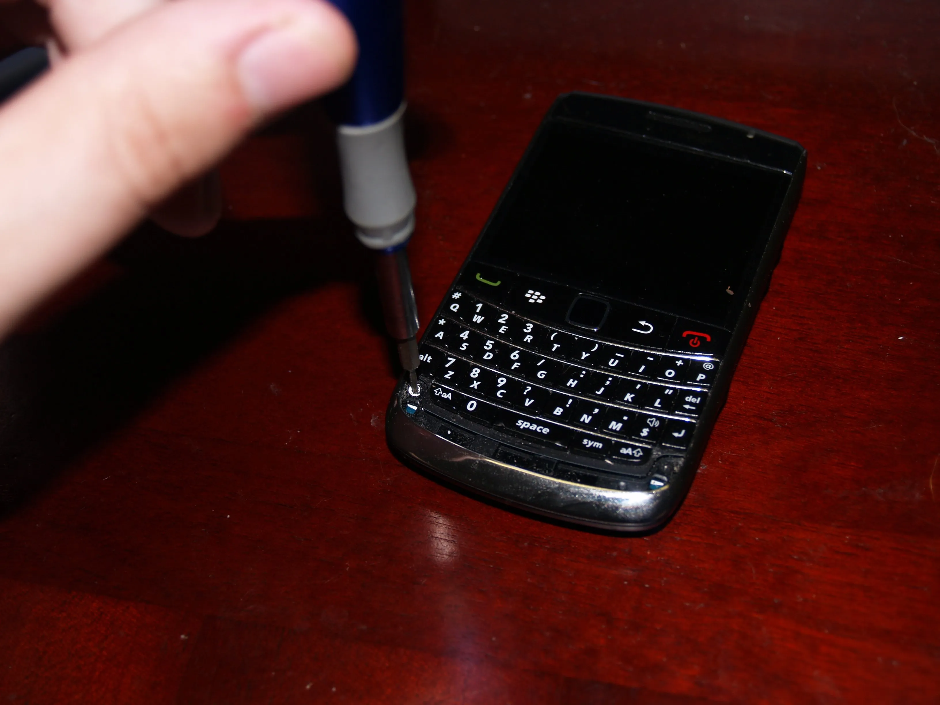 Разборка BlackBerry Bold 9700: шаг 5, изображение 3 из 3