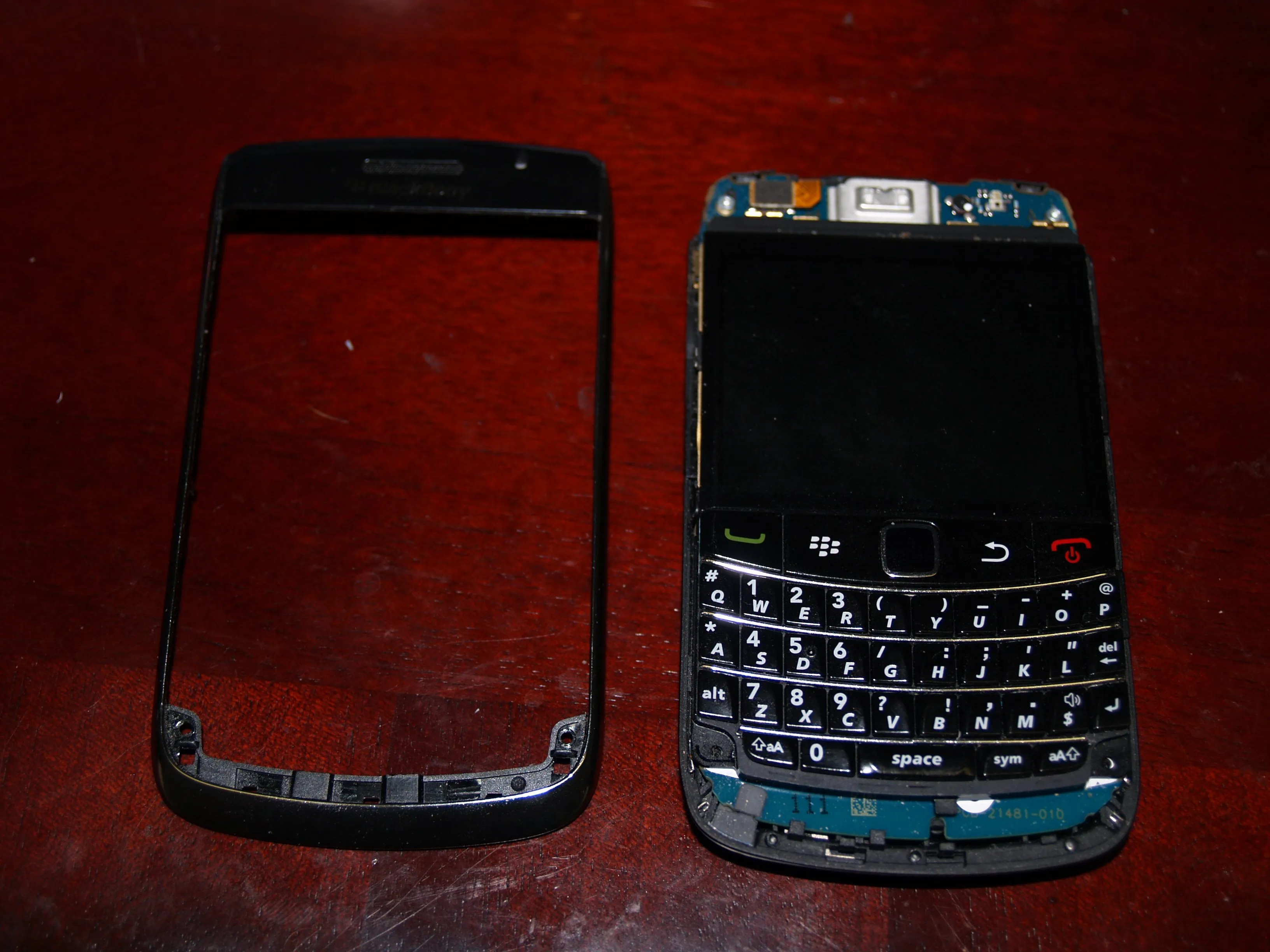 Разборка BlackBerry Bold 9700: шаг 7, изображение 2 из 2