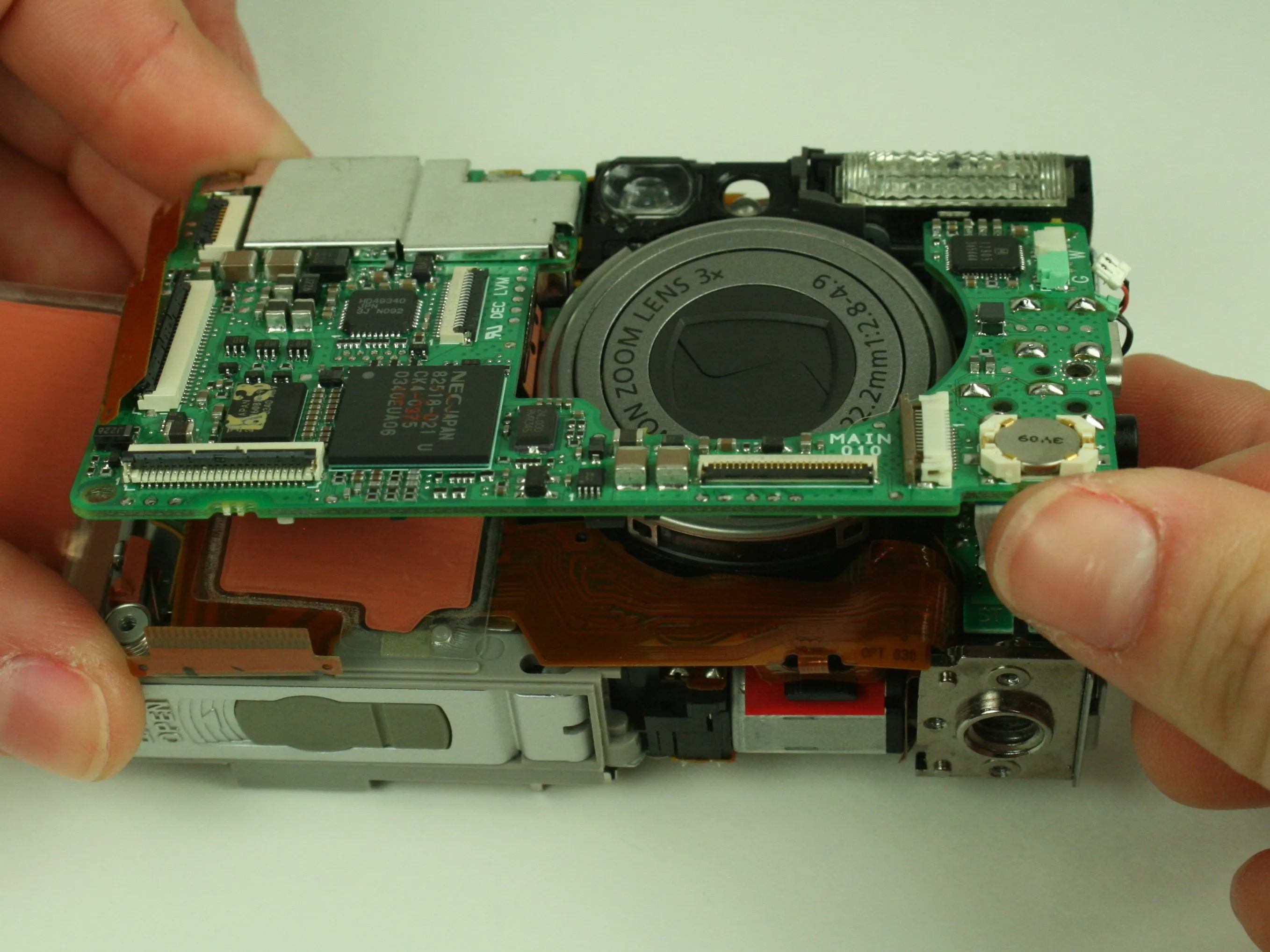 Canon PowerShot S400 Teardown: шаг 14, изображение 1 из 2