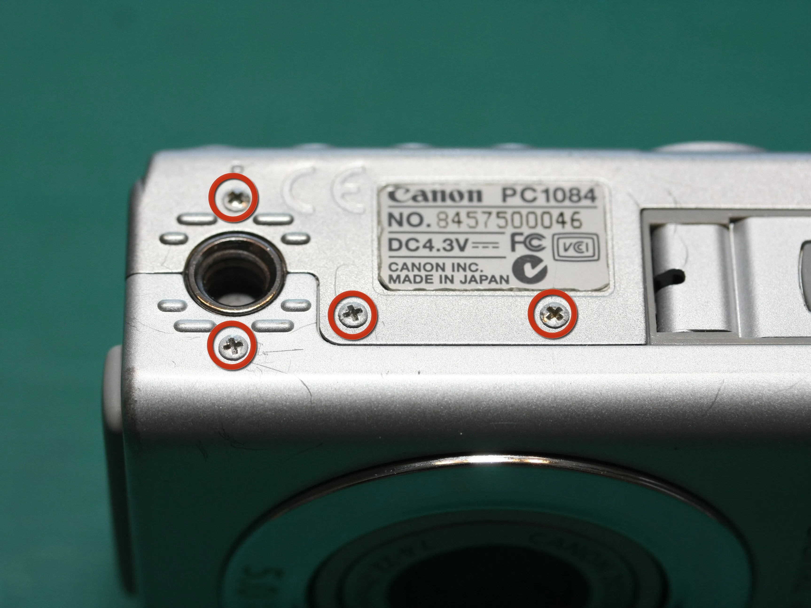 Canon PowerShot S500 разборка: шаг 2, изображение 2 из 3