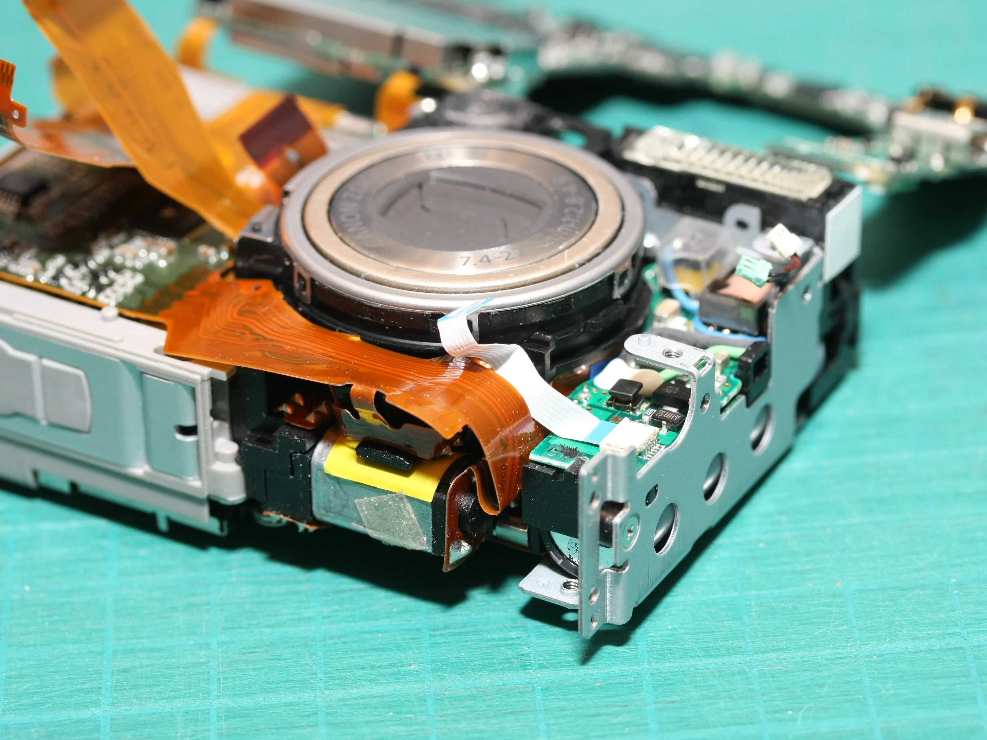 Canon PowerShot S500 Teardown: шаг 21, изображение 1 из 2