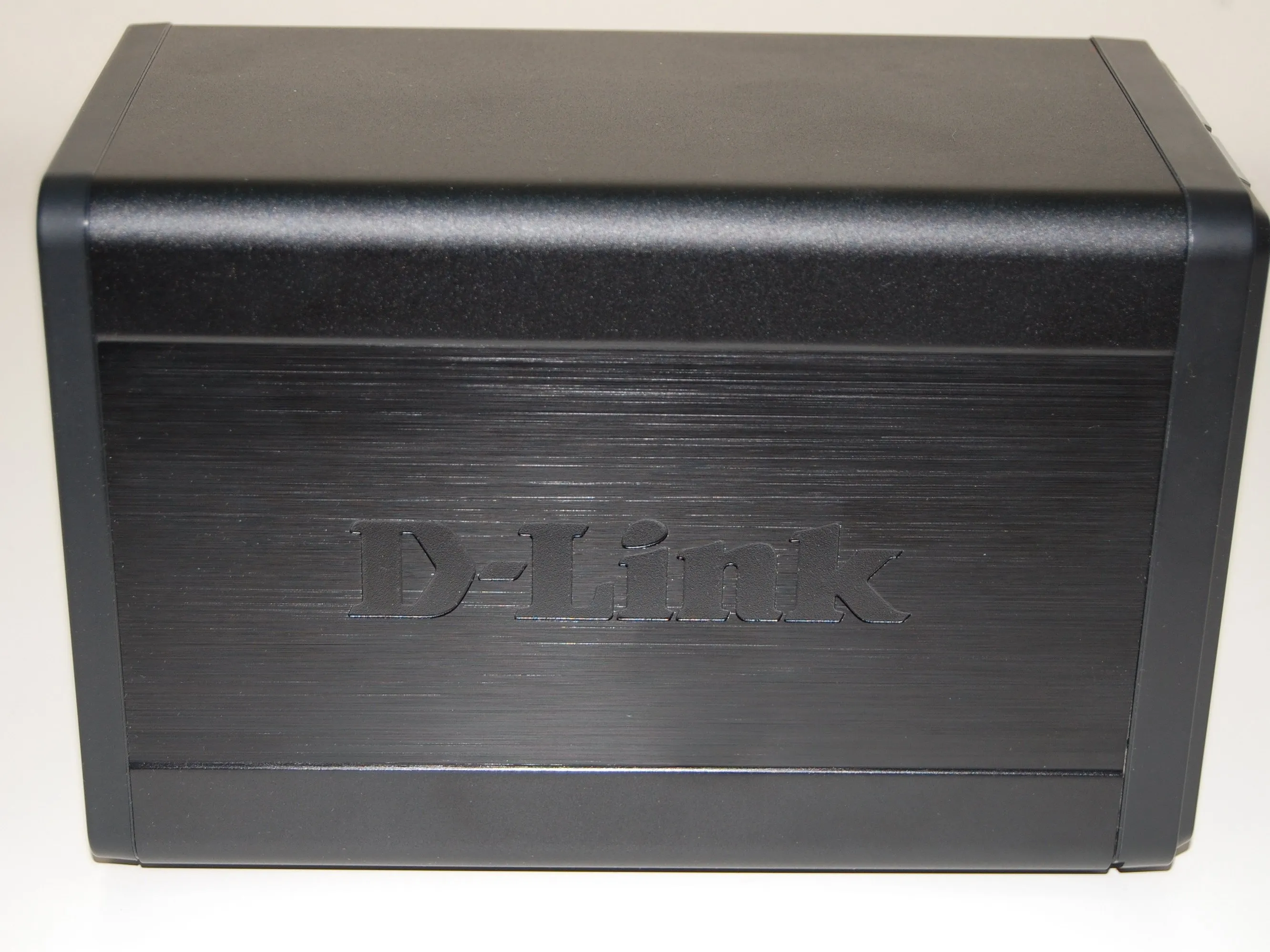 D-Link DNS-323 Teardown, D-Link DNS-323 Teardown: шаг 1, изображение 3 из 3