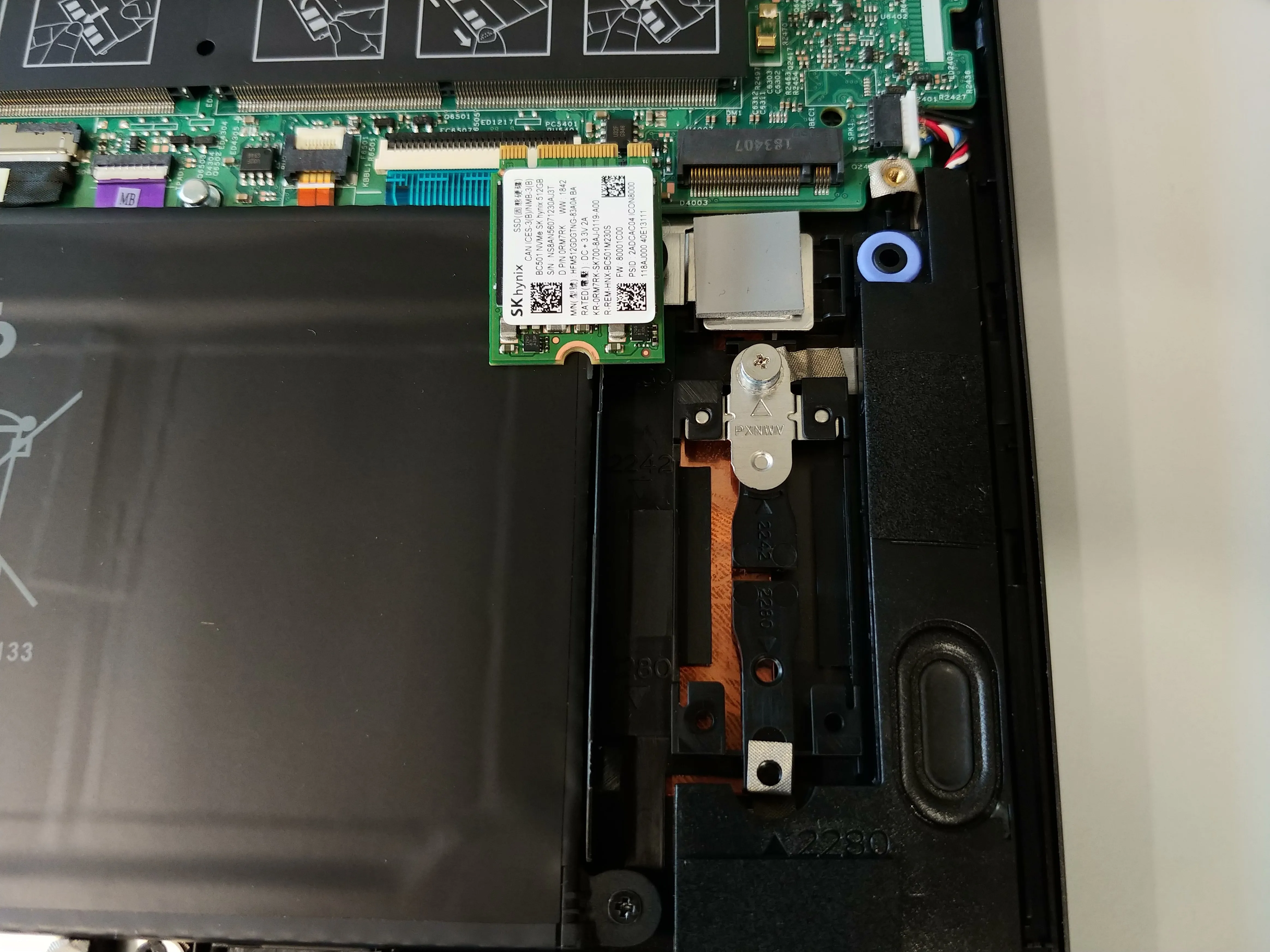 Dell Inspiron 7586 2 в 1 Unboxing Teardown, Dell Inspiron 7586 2 в 1 Unboxing Teardown: шаг 1, изображение 2 из 3