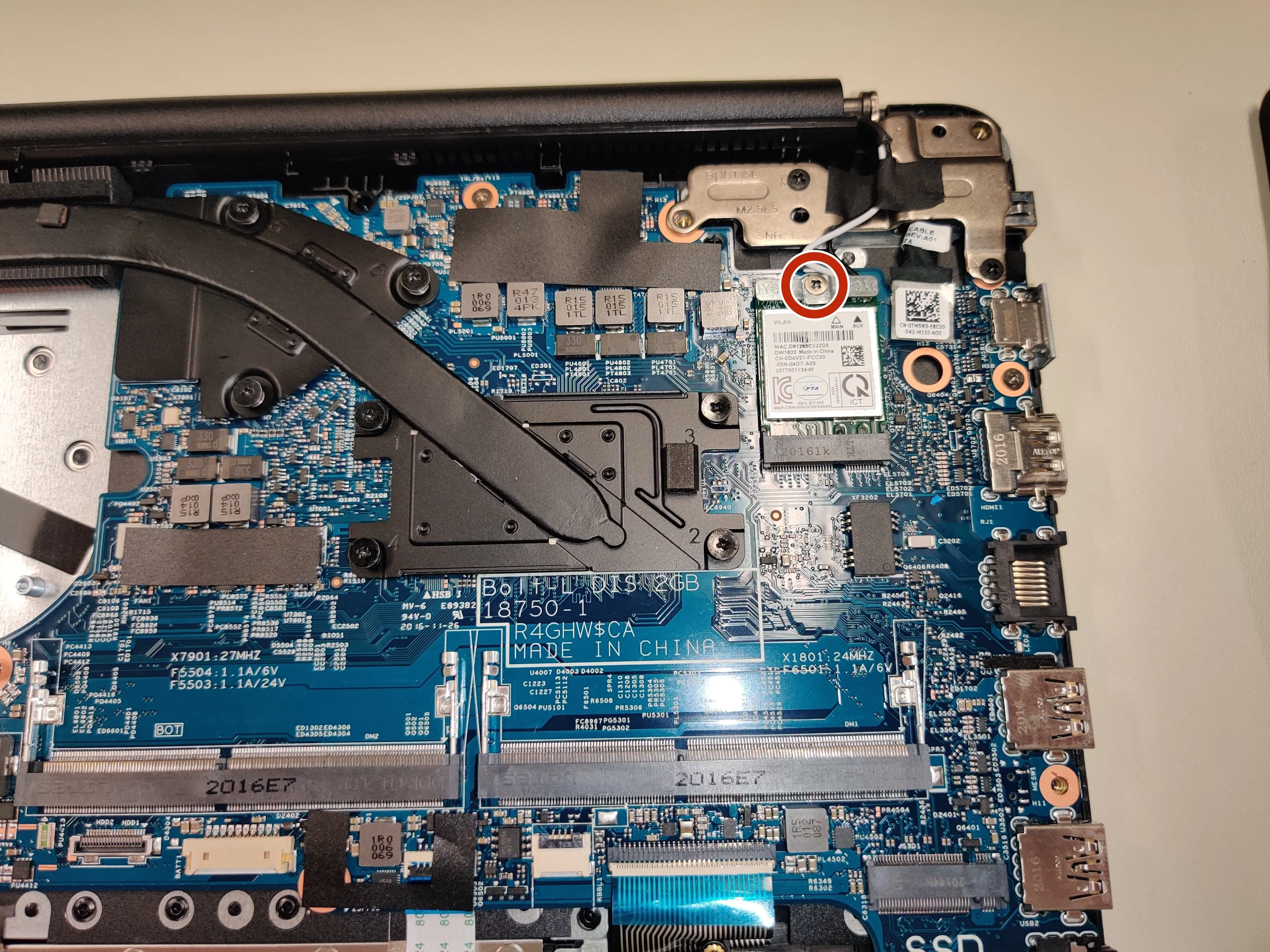 Dell latitude 3500 Teardown, извлечение карты Wi-Fi: шаг 8, изображение 1 из 3