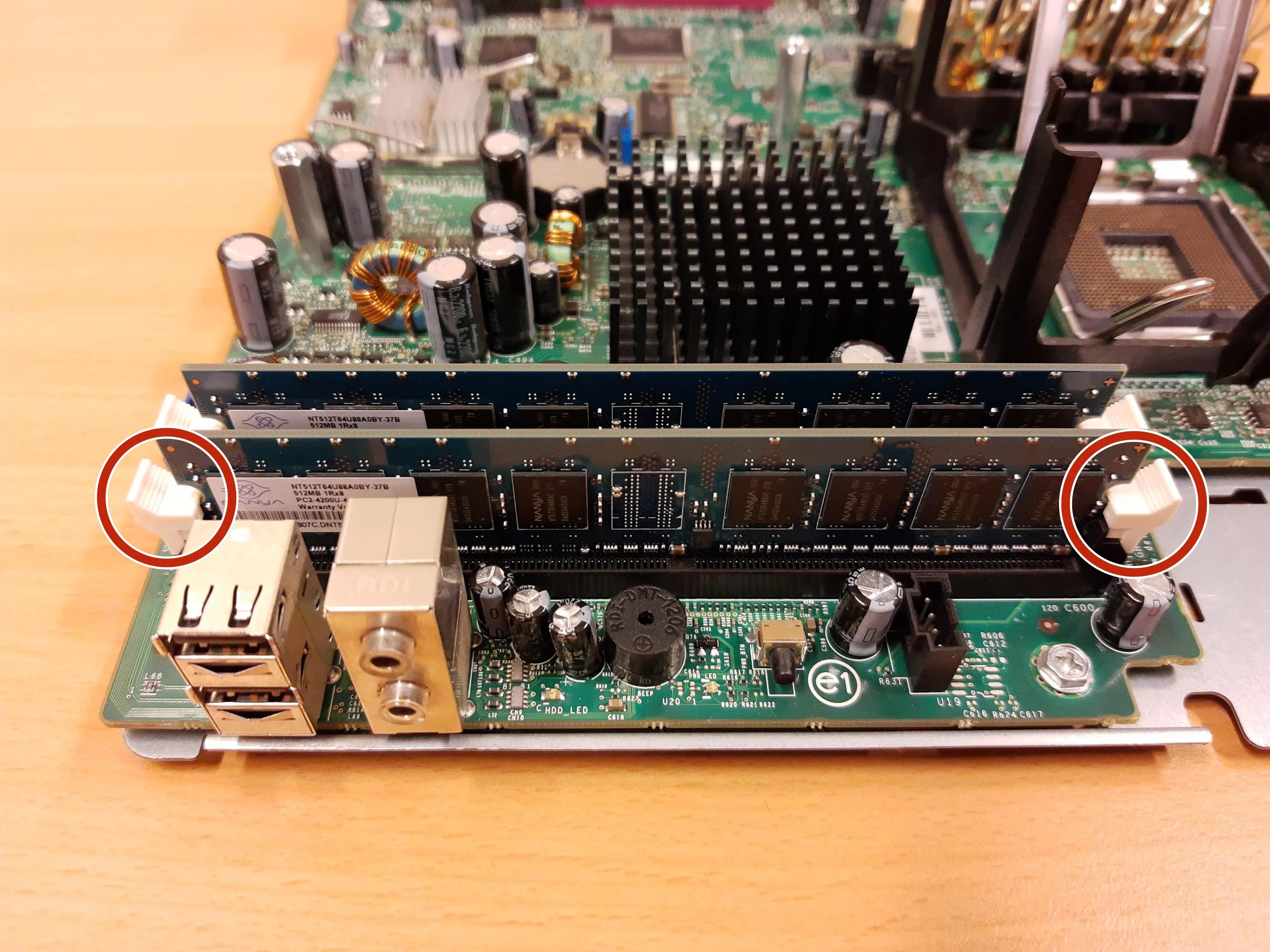 Dell Optiplex GX620 Teardown, извлечение планок оперативной памяти: шаг 11, изображение 1 из 3