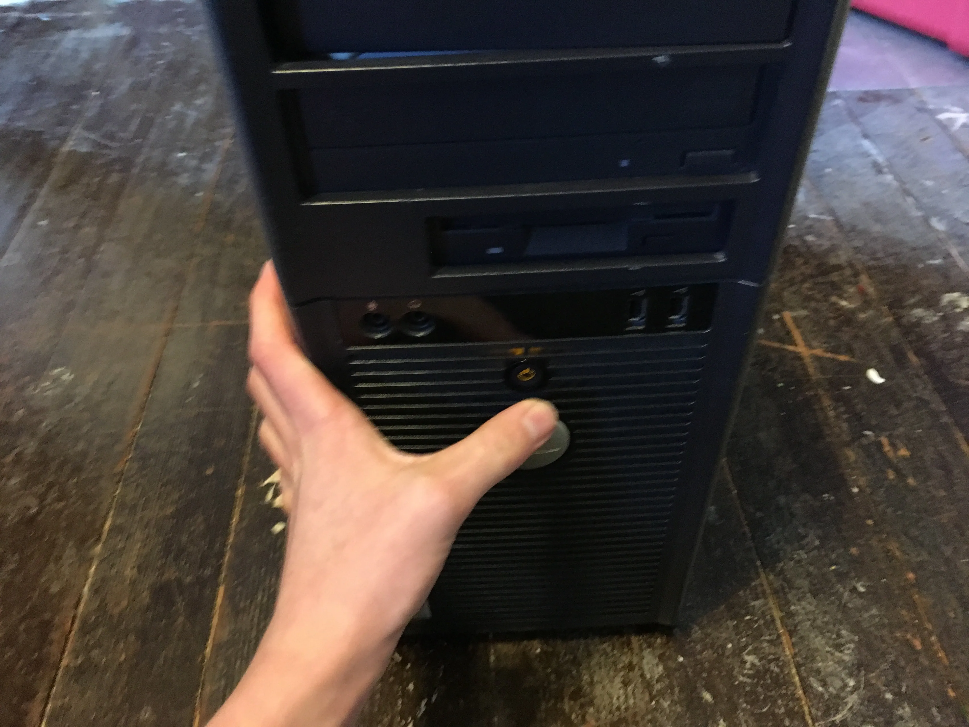 Разборка Dell Optiplex GX620: шаг 2, изображение 2 из 2