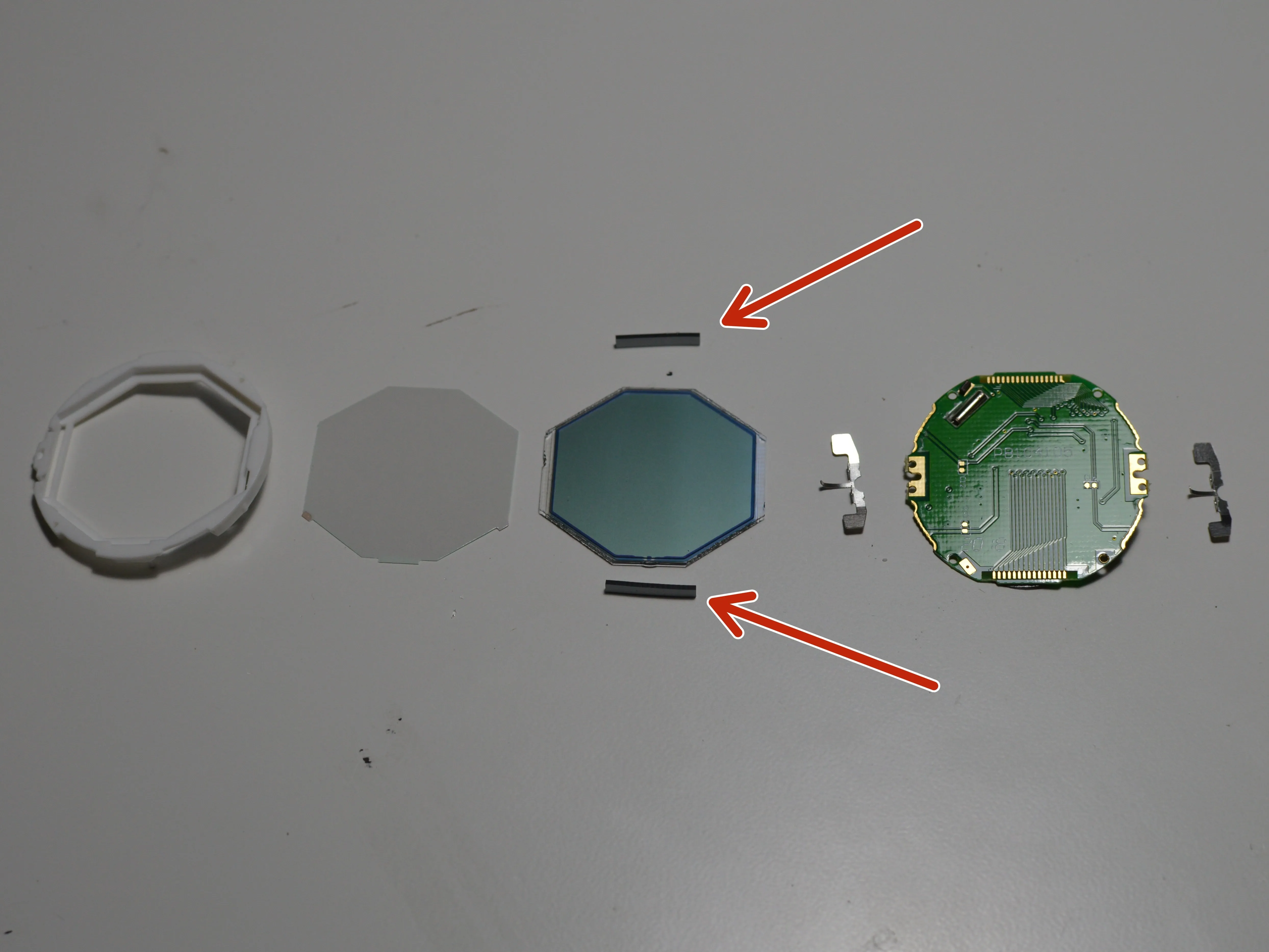 Разборка цифровых наручных часов, разборка электрического блока: шаг 5, изображение 1 из 1
