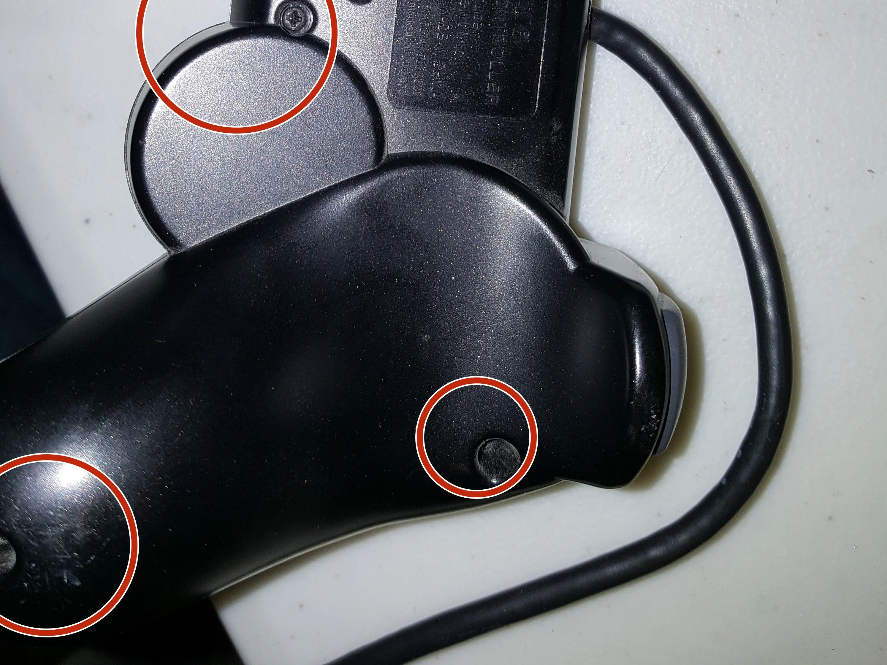 DualShock 2 Teardown+How It Works, DualShock 2 Teardown+How It Works: шаг 1, изображение 1 из 3