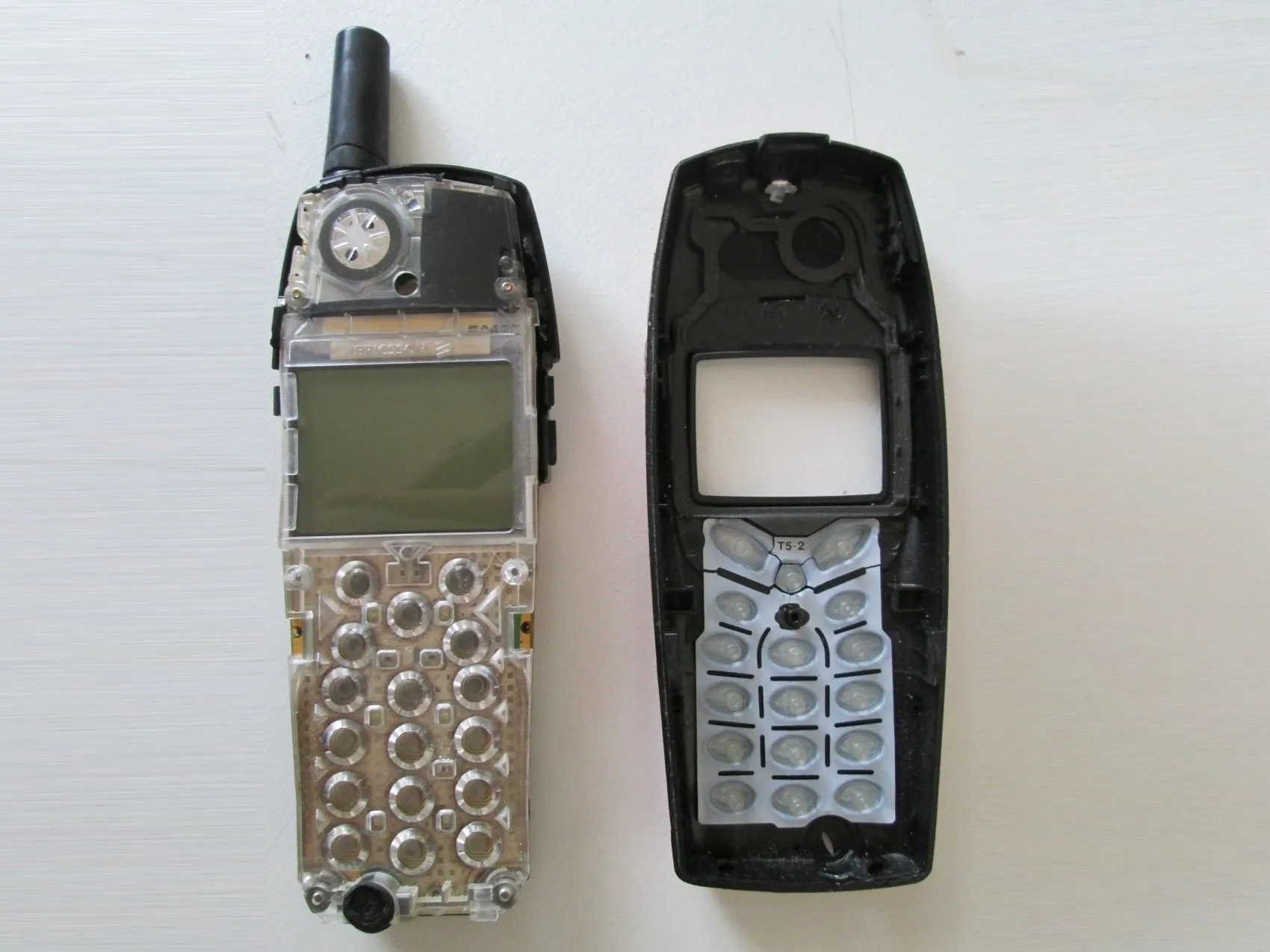 Ericsson A2628 Разборка: шаг 4, изображение 3 из 3