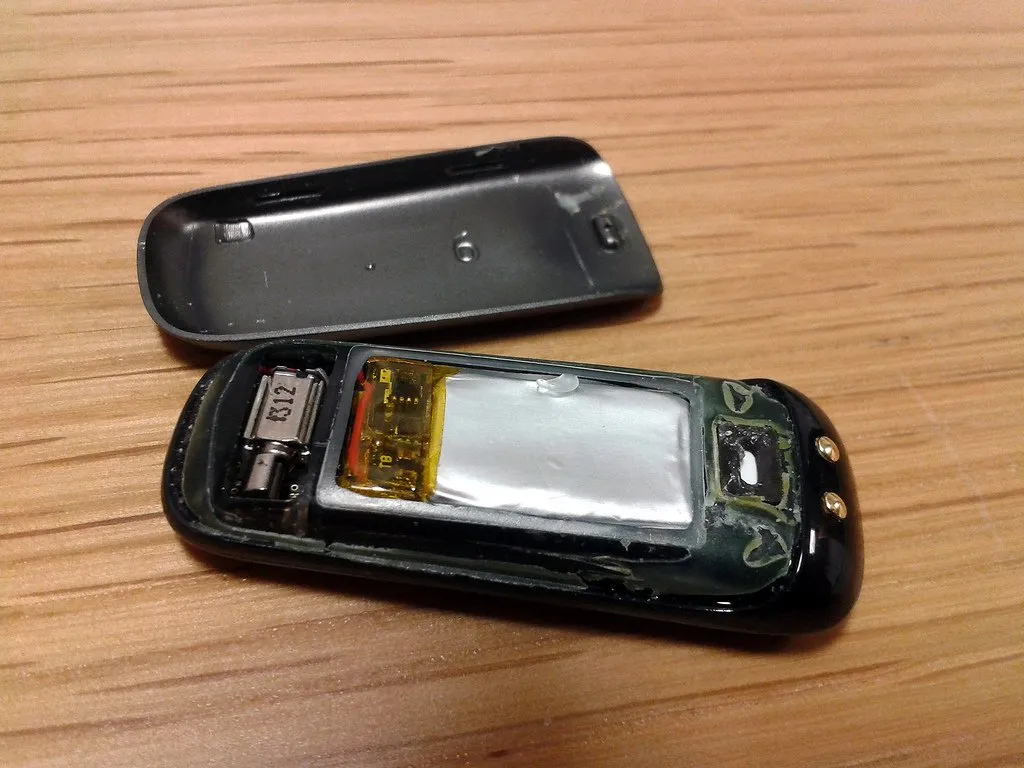 Fitbit One Teardown, Fitbit One Teardown: шаг 1, изображение 1 из 2