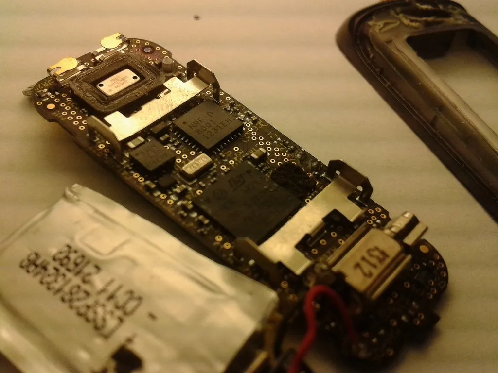 Fitbit One Teardown: шаг 6, изображение 2 из 2