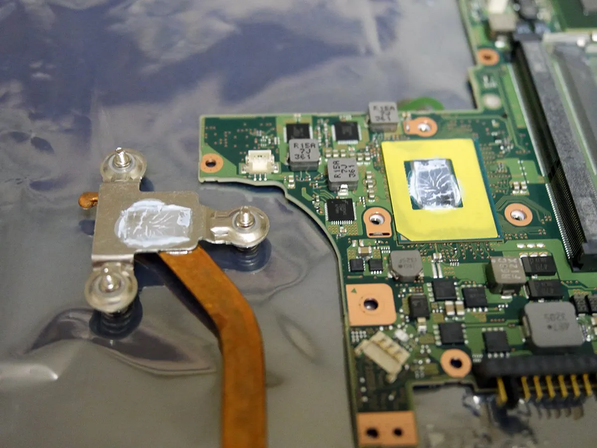 Fujitsu T902 Teardown, Let's have a look at the motherboard.: step 20, image 3 of 3