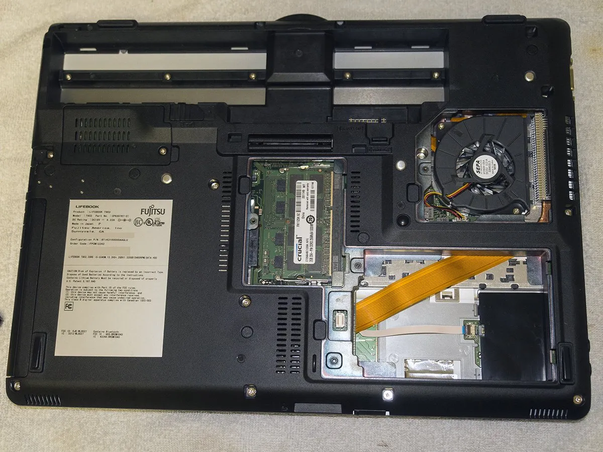 Fujitsu T902 Teardown: шаг 2, изображение 2 из 3