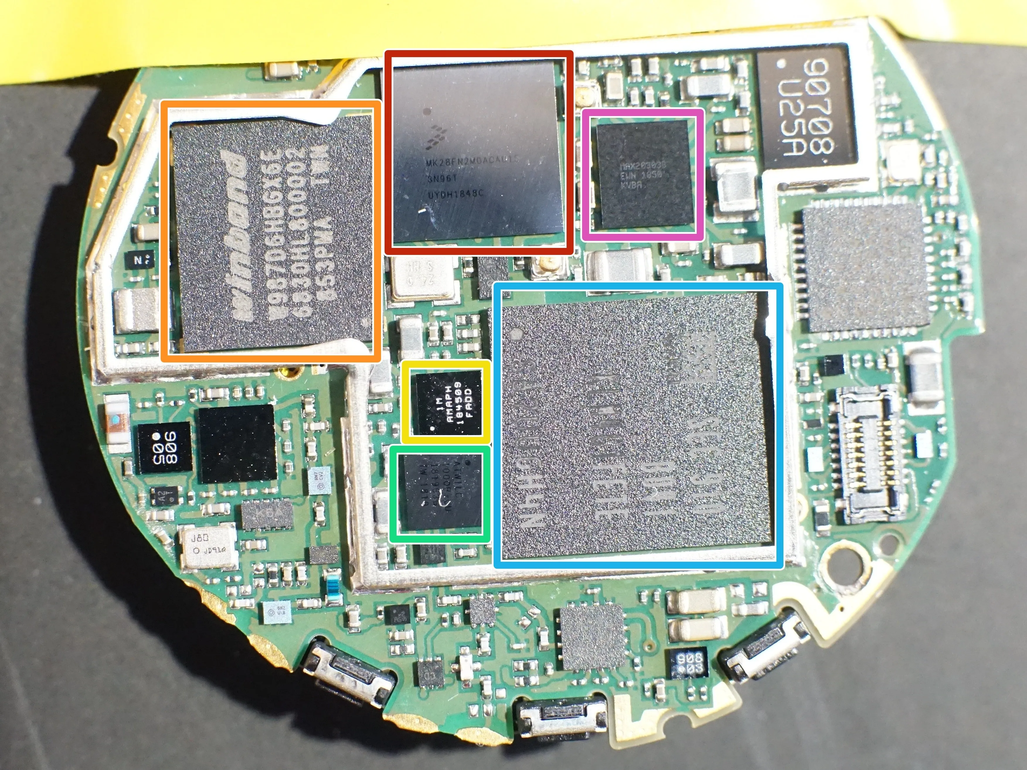 Garmin Forerunner 245 Music Teardown, идентификация компонентов (внутри экранирования): шаг 12, изображение 1 из 2