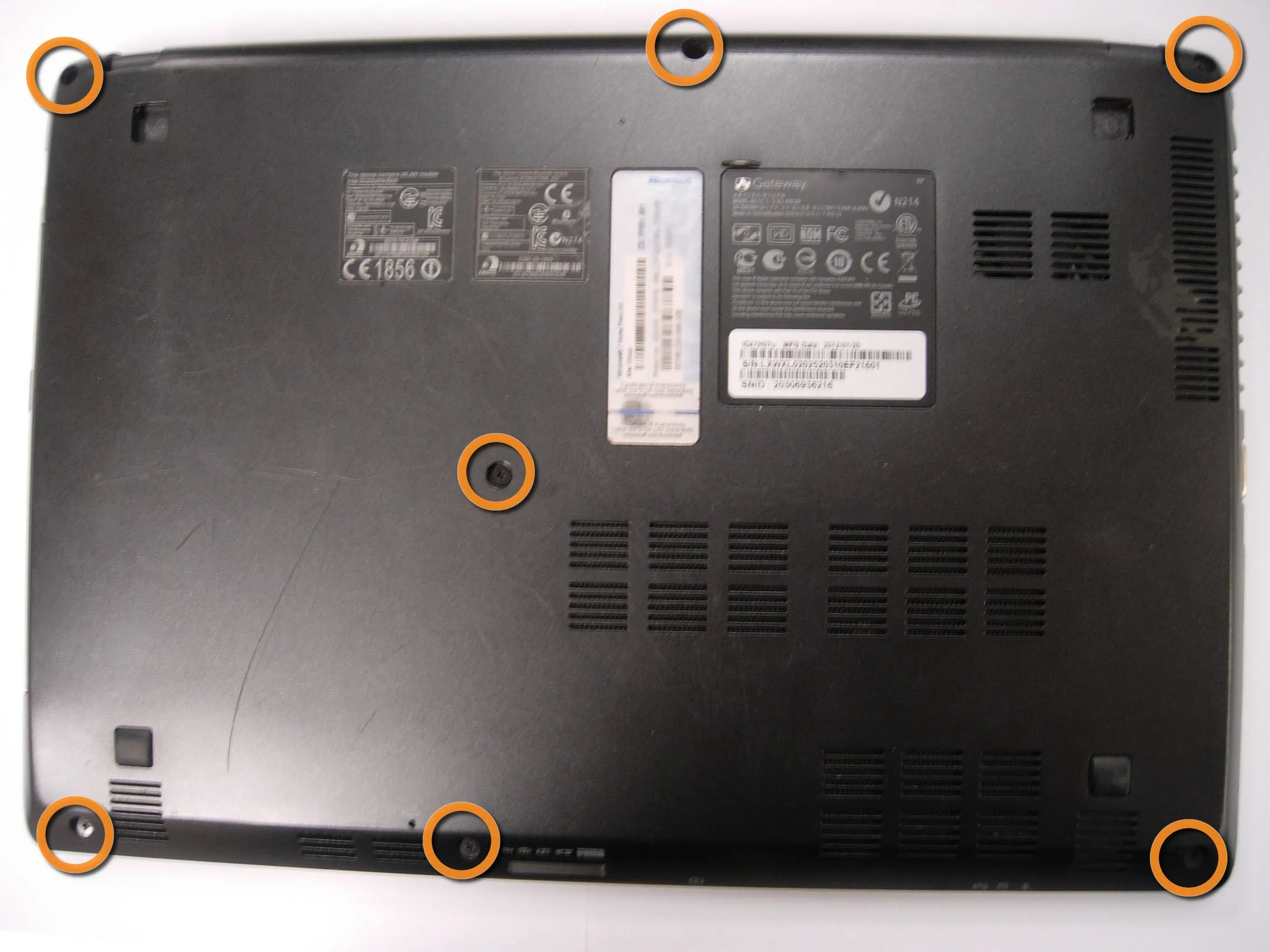 Gateway ID47H07u Teardown, Gateway ID47H07u Teardown: шаг 1, изображение 1 из 2