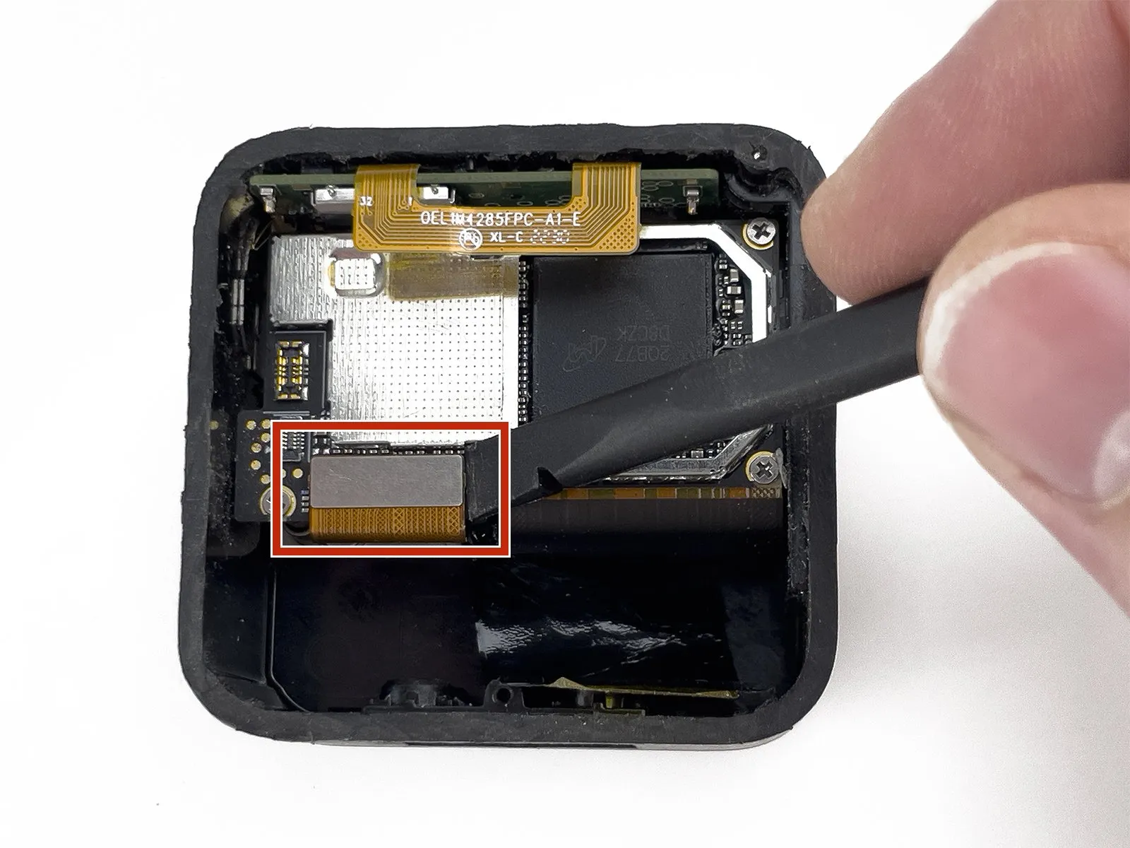 GoPro HERO11 Black Mini Teardown, плата для крепления: шаг 7, изображение 1 из 3