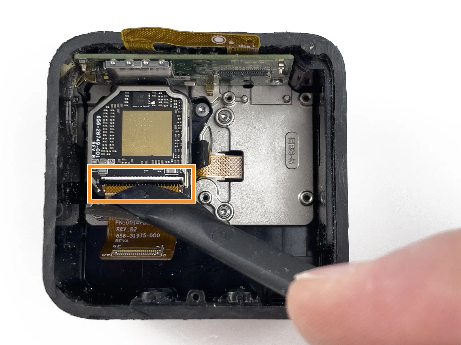 GoPro HERO11 Black Mini Teardown, Pop it, flip it, twist it: шаг 12, изображение 2 из 3