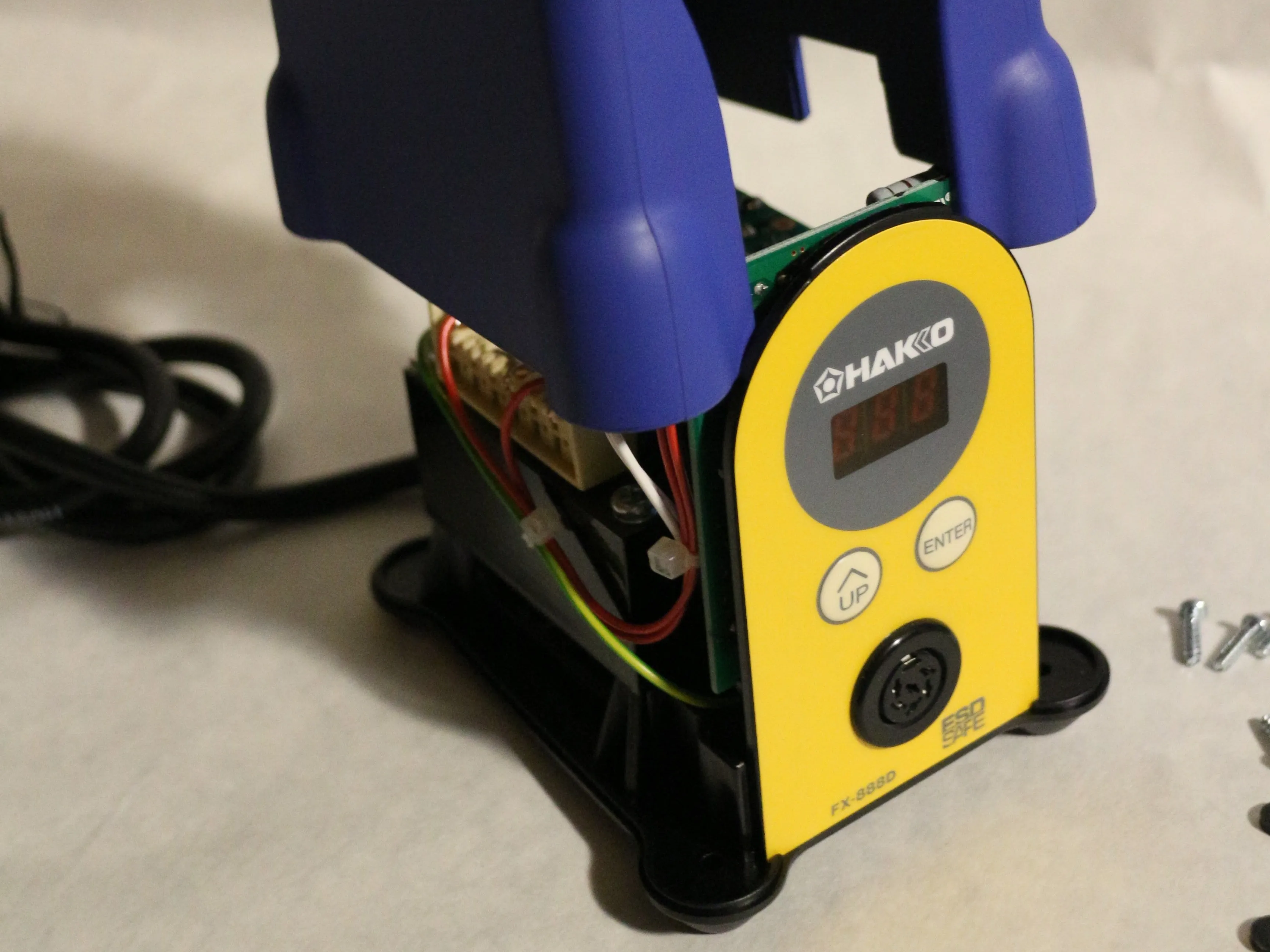 Hakko FX-888D разборка, разборка станции - часть 2: шаг 8, изображение 2 из 3