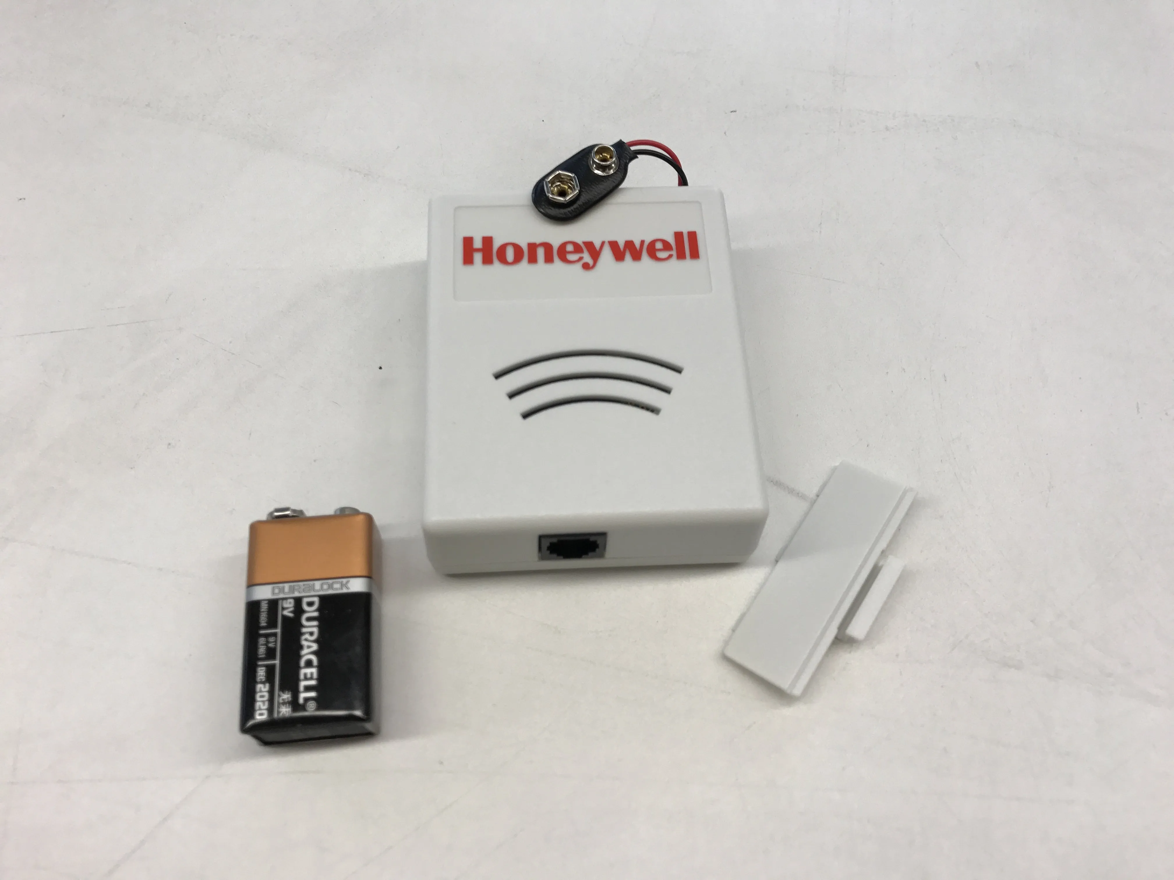 Разборка сигнализации Honeywell с датчиком воды, извлечение батареи: шаг 2, изображение 3 из 3