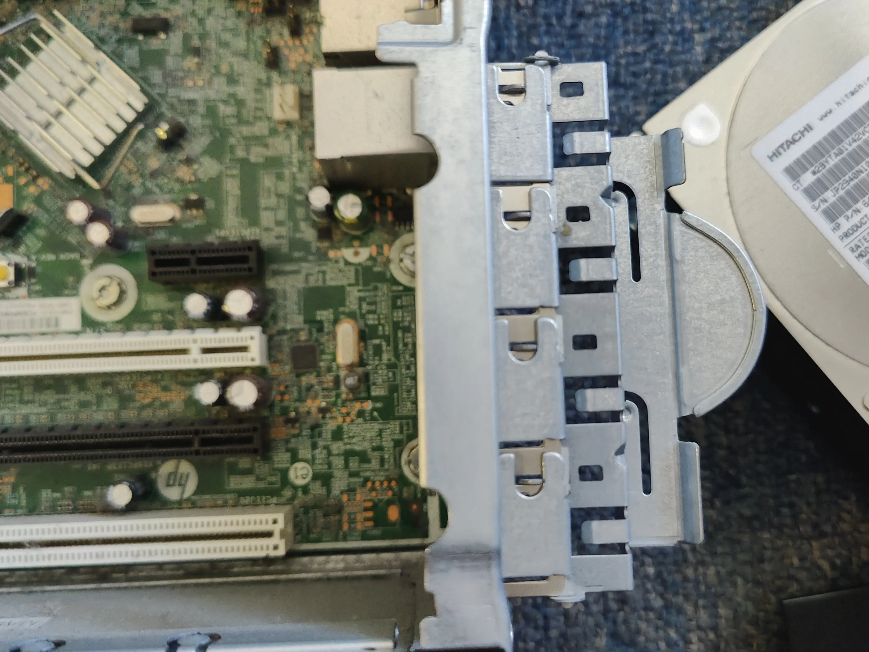 HP Compaq 8200 Elite Teardown, доступ к слотам PCI-E: шаг 6, изображение 3 из 3