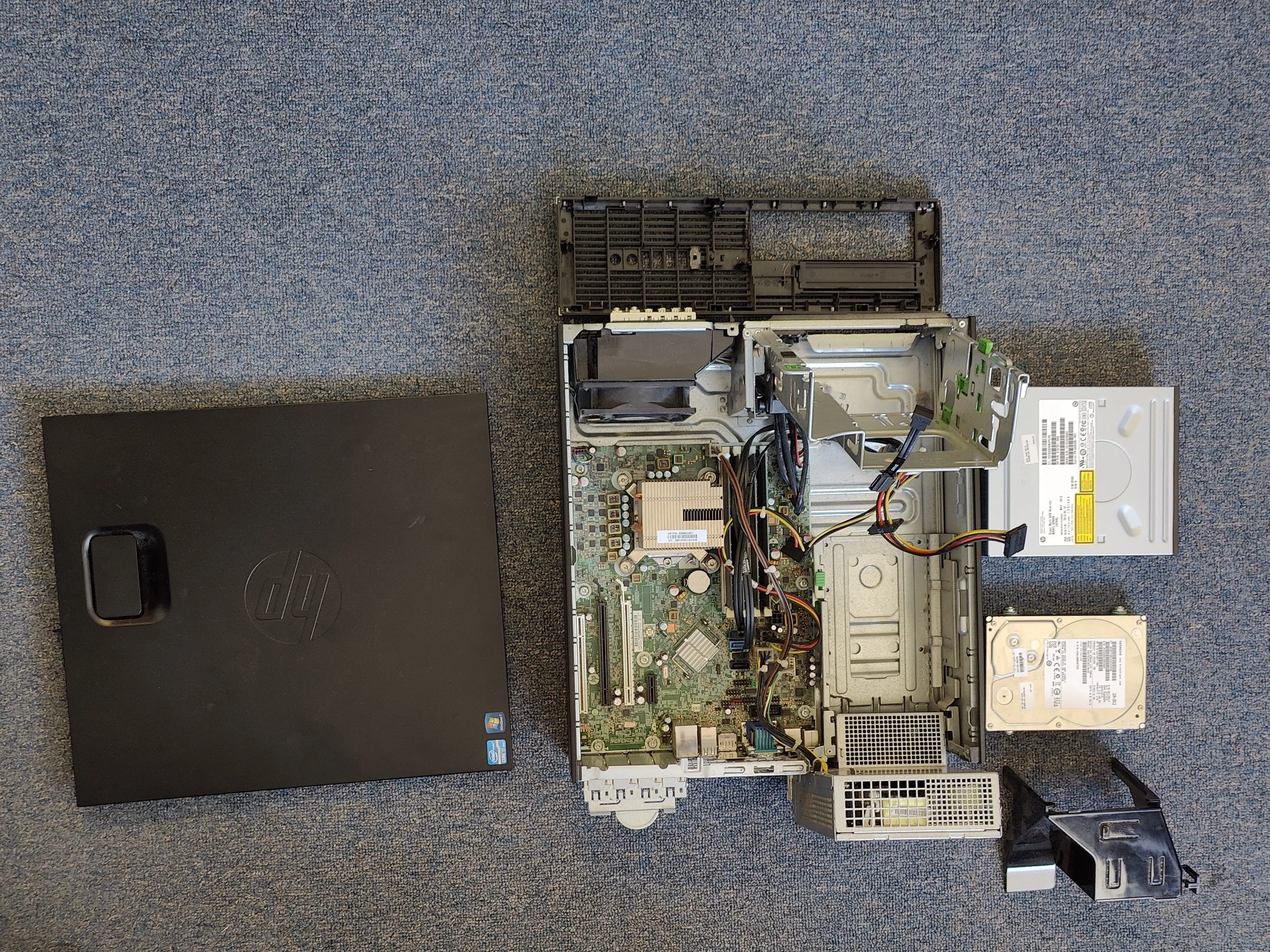 HP Compaq 8200 Elite Teardown, точки интереса: шаг 8, изображение 1 из 3