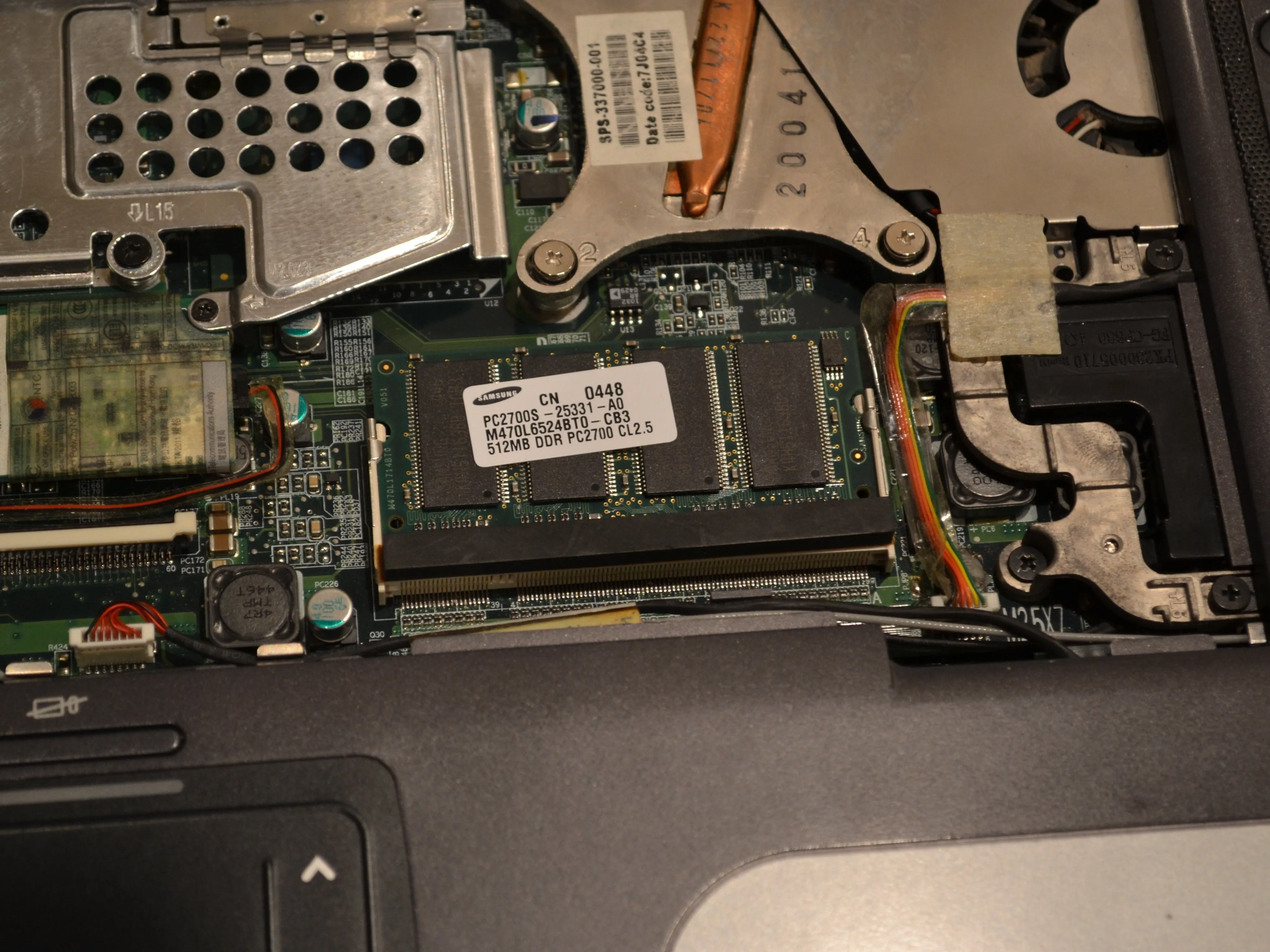 Разбор ноутбука HP Compaq nx7010 Business Notebook Teardown: шаг 12, изображение 1 из 3