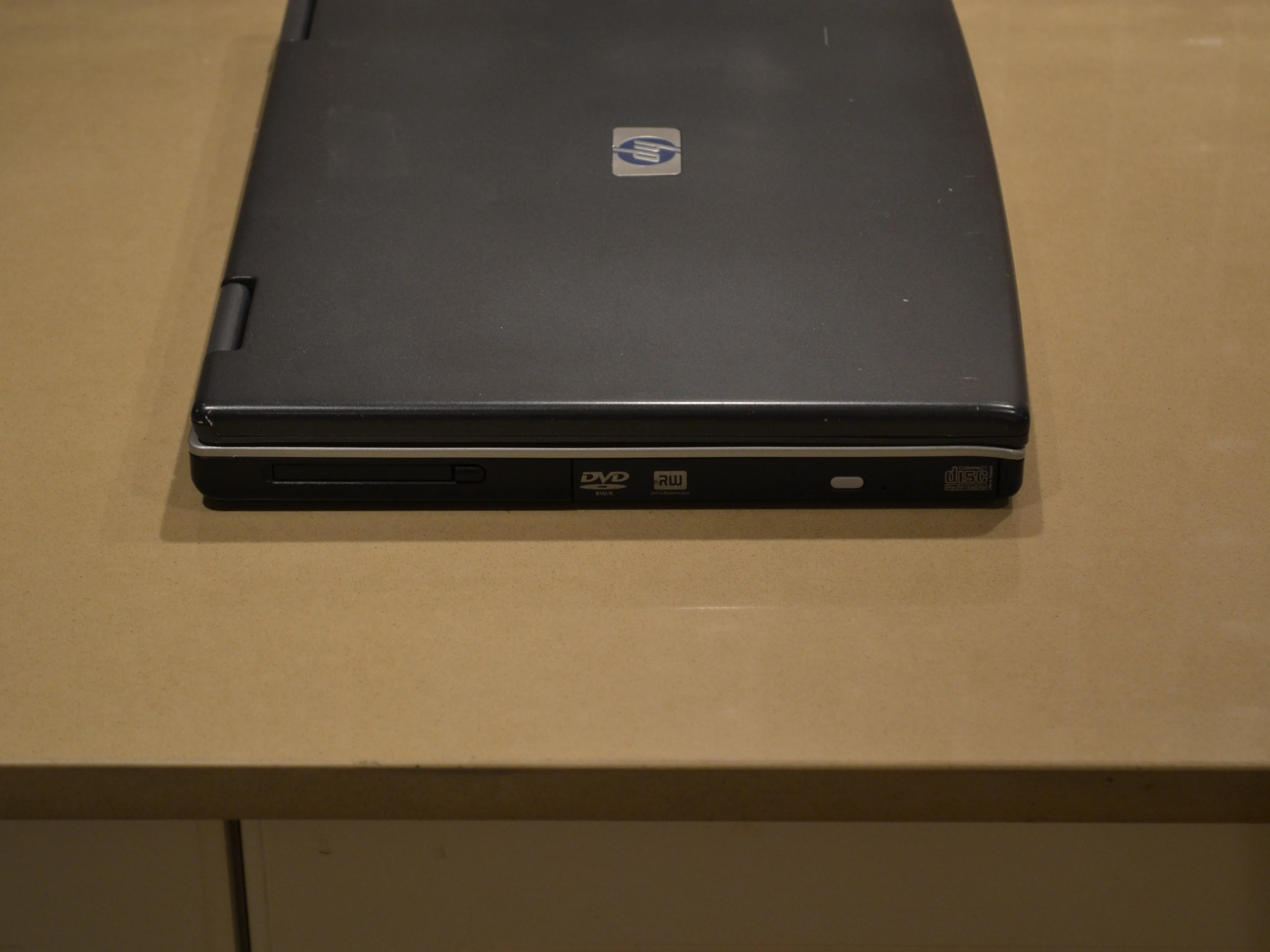 Разборка ноутбука HP Compaq nx7010 Business: шаг 2, изображение 1 из 3