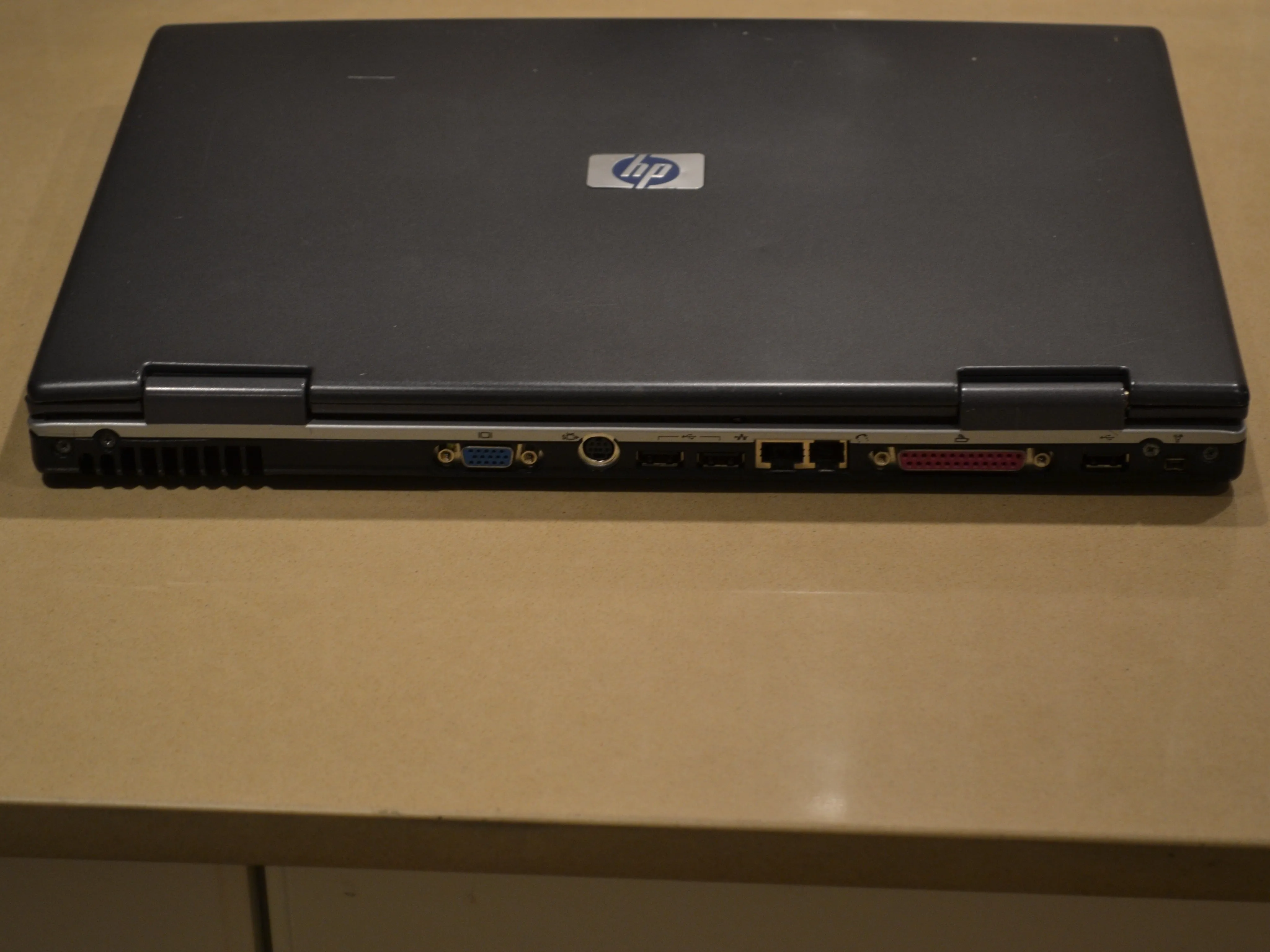 Разбор ноутбука HP Compaq nx7010 Business Notebook: шаг 2, изображение 2 из 3