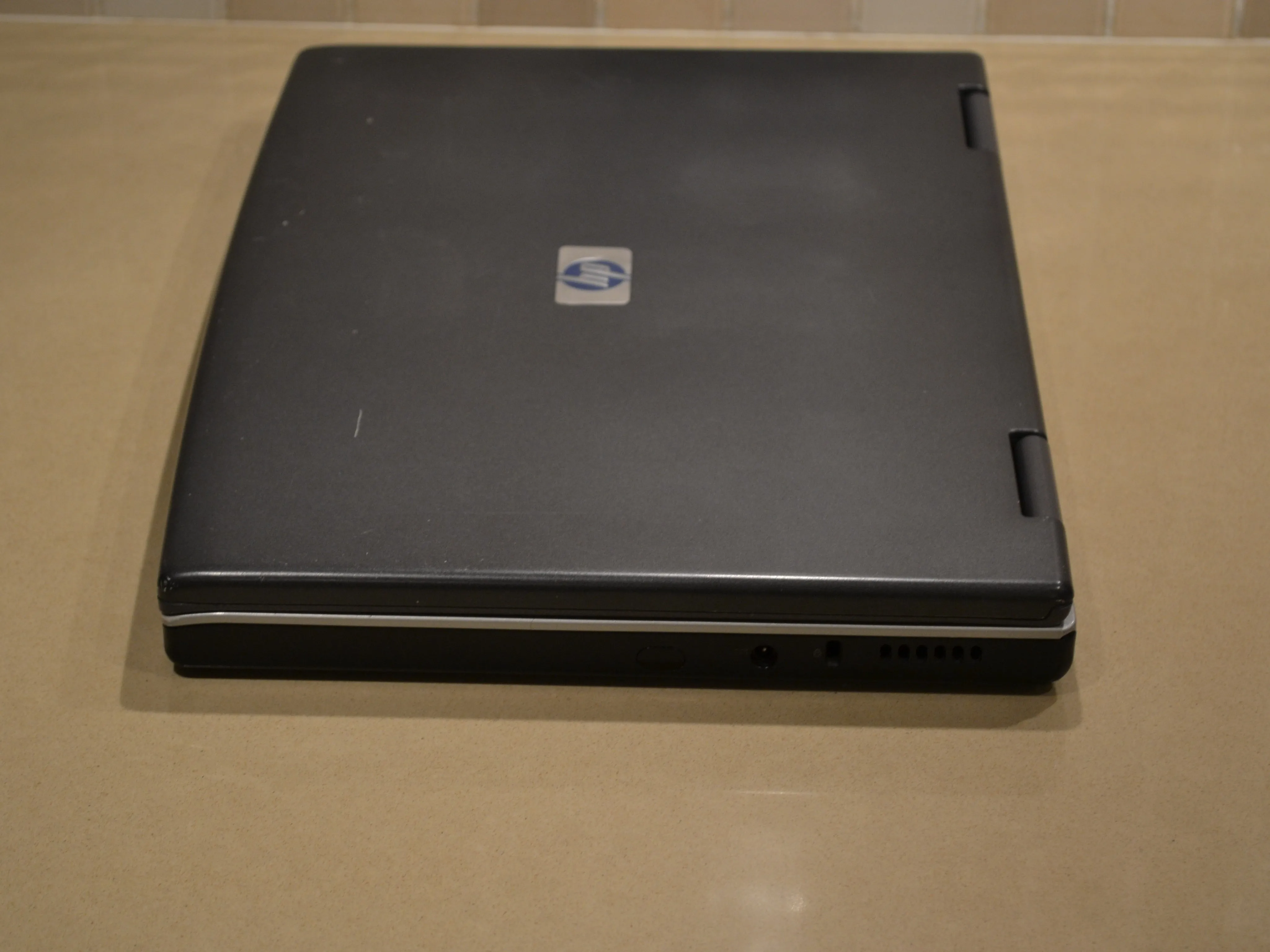 Разбор ноутбука HP Compaq nx7010 Business Notebook: шаг 2, изображение 3 из 3