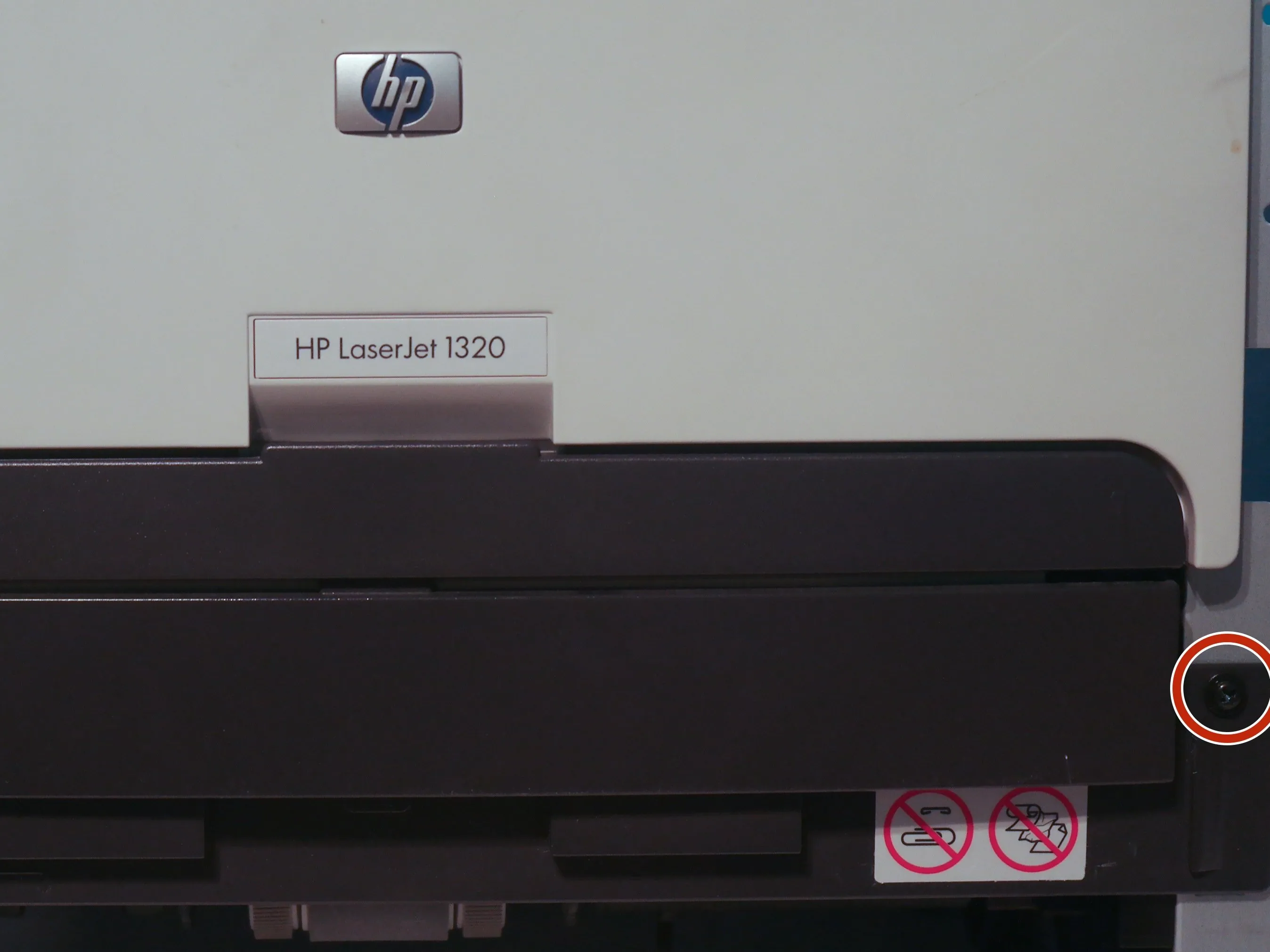 Разборка HP LaserJet 1320, дверца картриджа: шаг 25, изображение 1 из 2