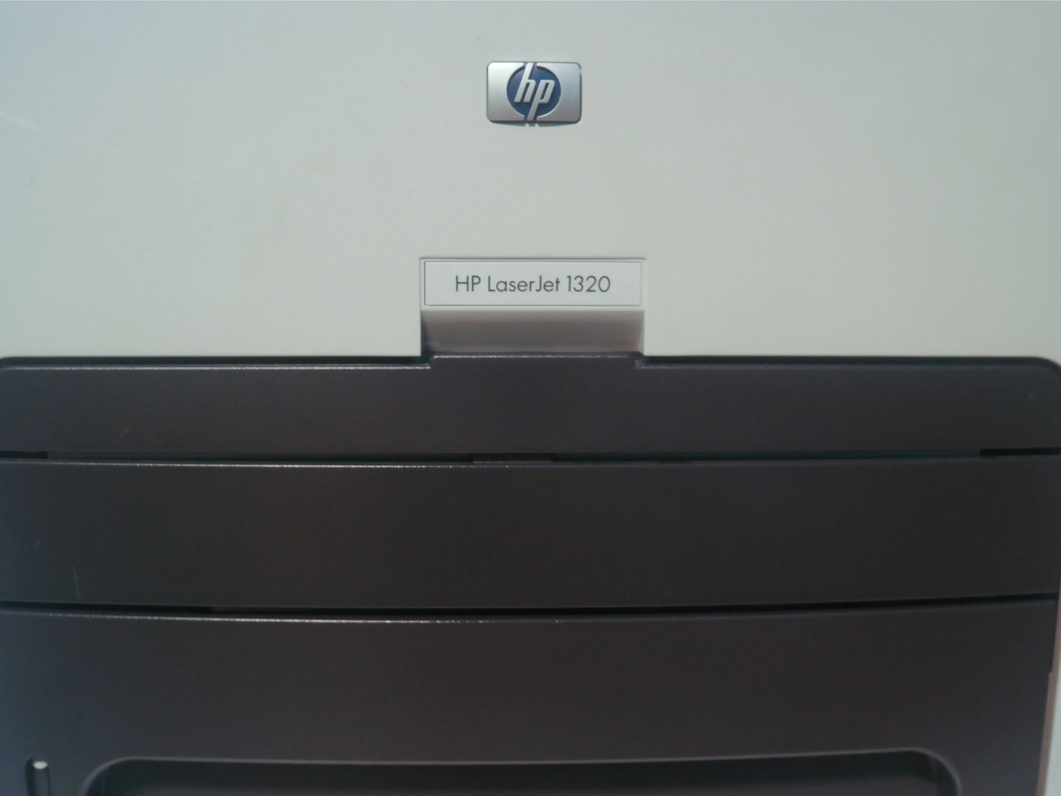 Разборка HP LaserJet 1320, принтер: шаг 1, изображение 2 из 3