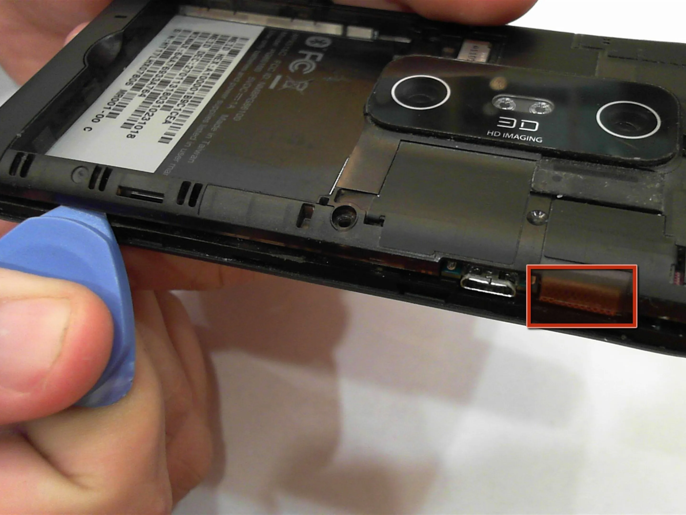 HTC Evo 3D Teardown: шаг 3, изображение 1 из 1